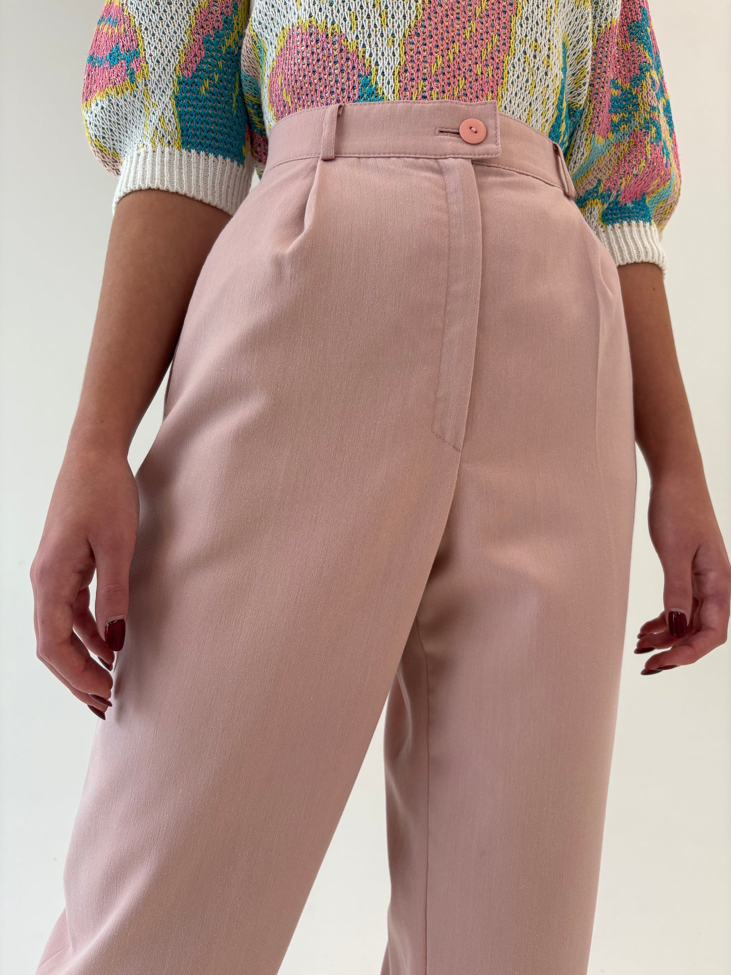 Pantaloni roz pudrat din stofita cu talie ultra înaltă marcată și pense