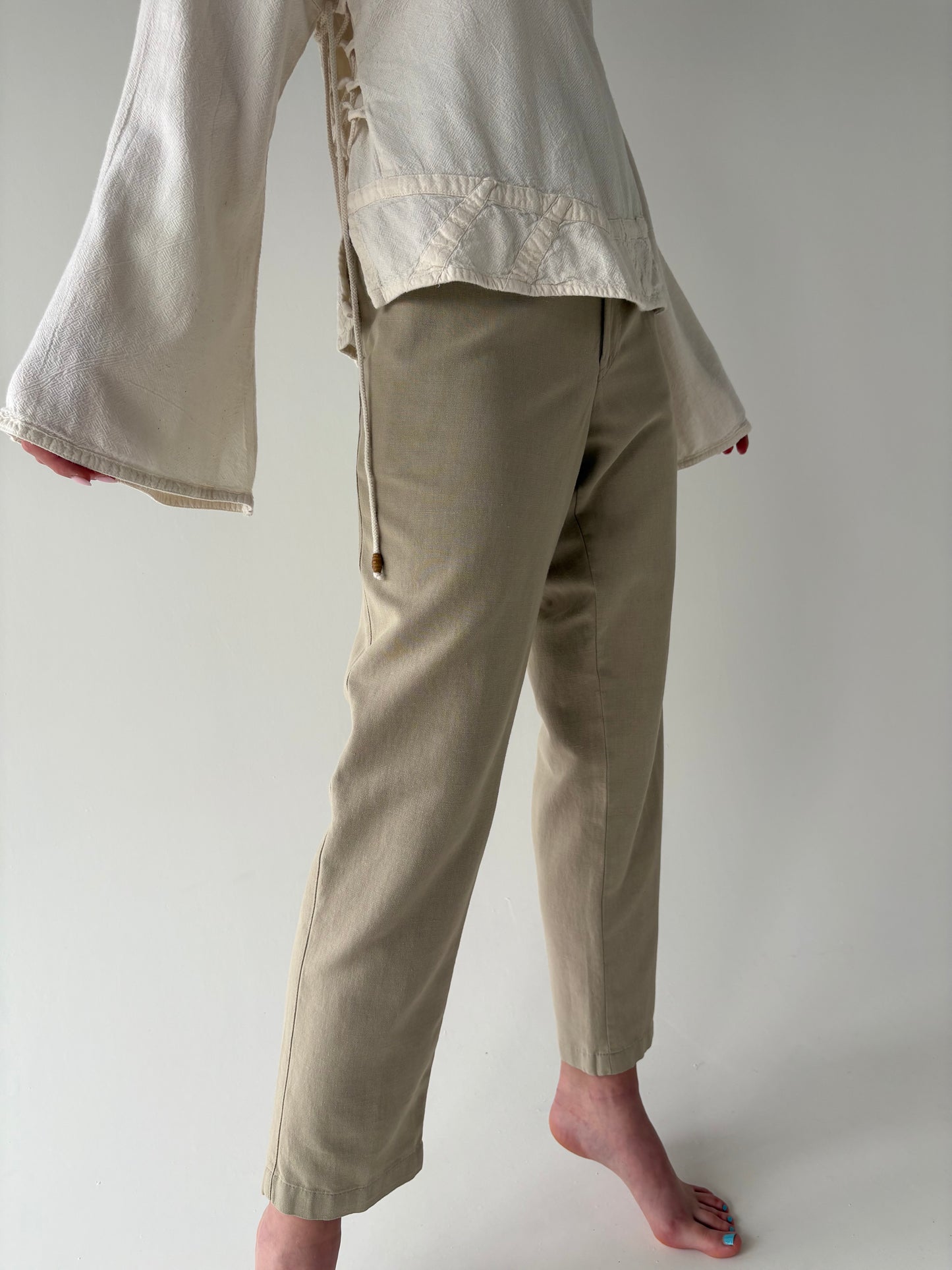 Pantaloni tall light nude din pânză de in cu pense