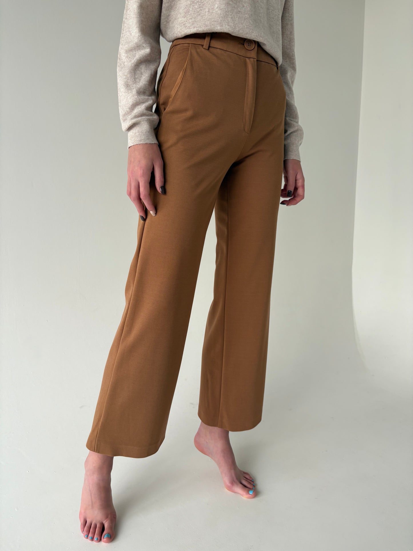 Pantaloni camel palazzo cu talie înaltă