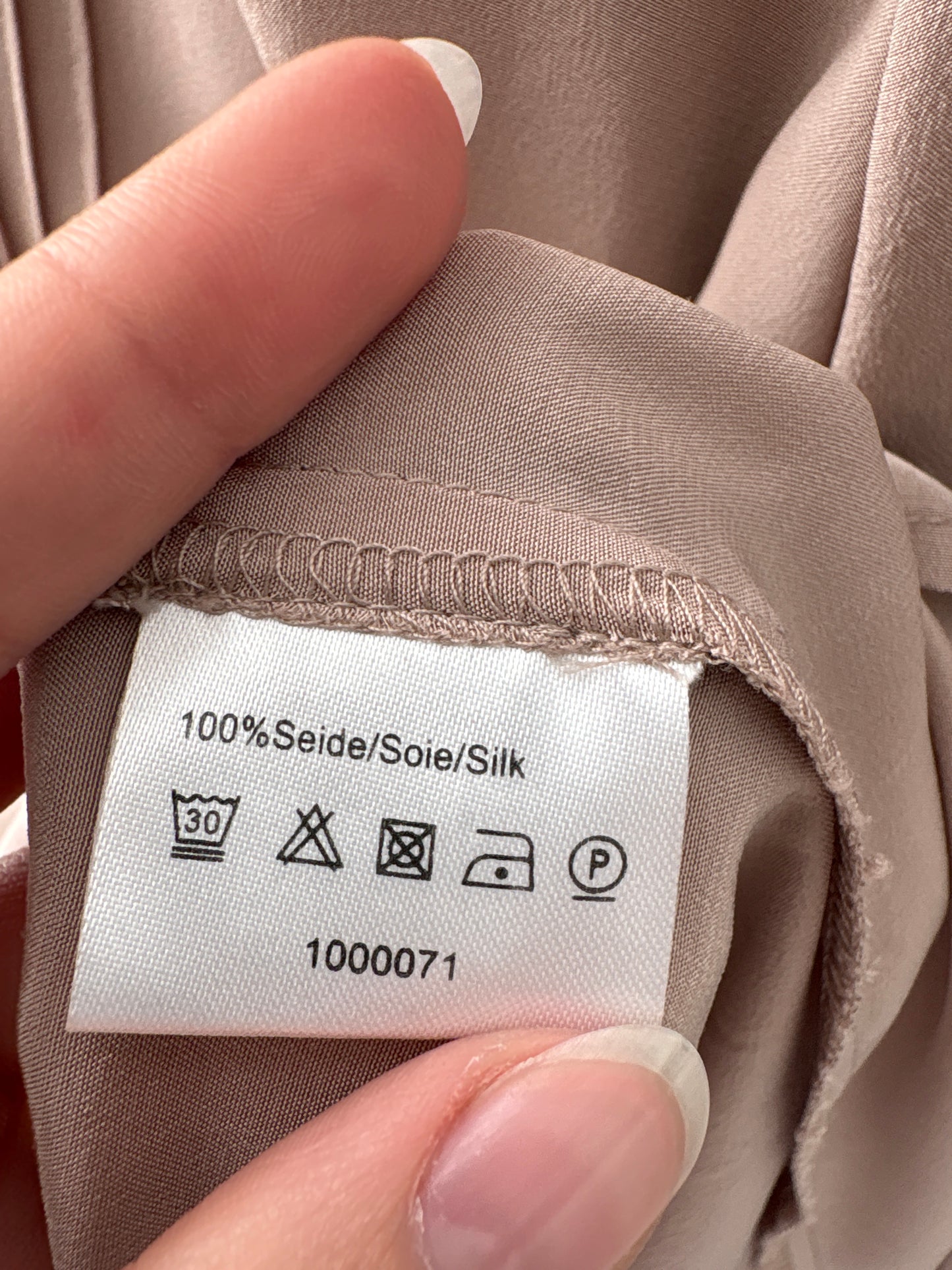 Cămașa luxury Madeleine petite cafe au lait din mătase naturală în croi lung