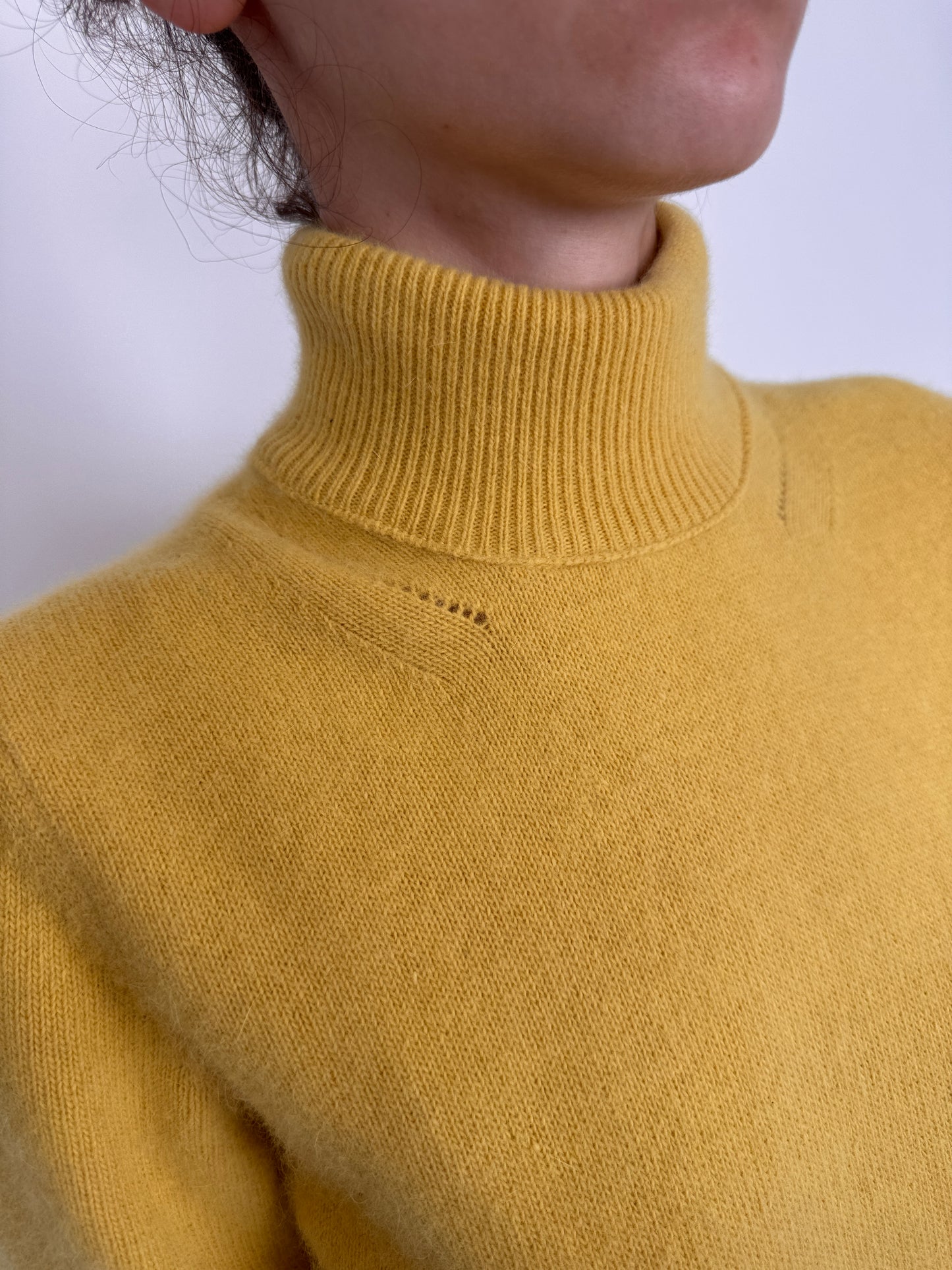 Maleta italiană corn yellow din lana extrafina și Angora