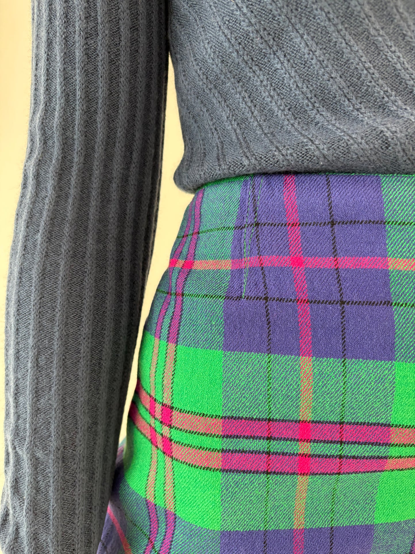 Fustă italiană din lana din Tartan în culori tari cu talie ultra înaltă