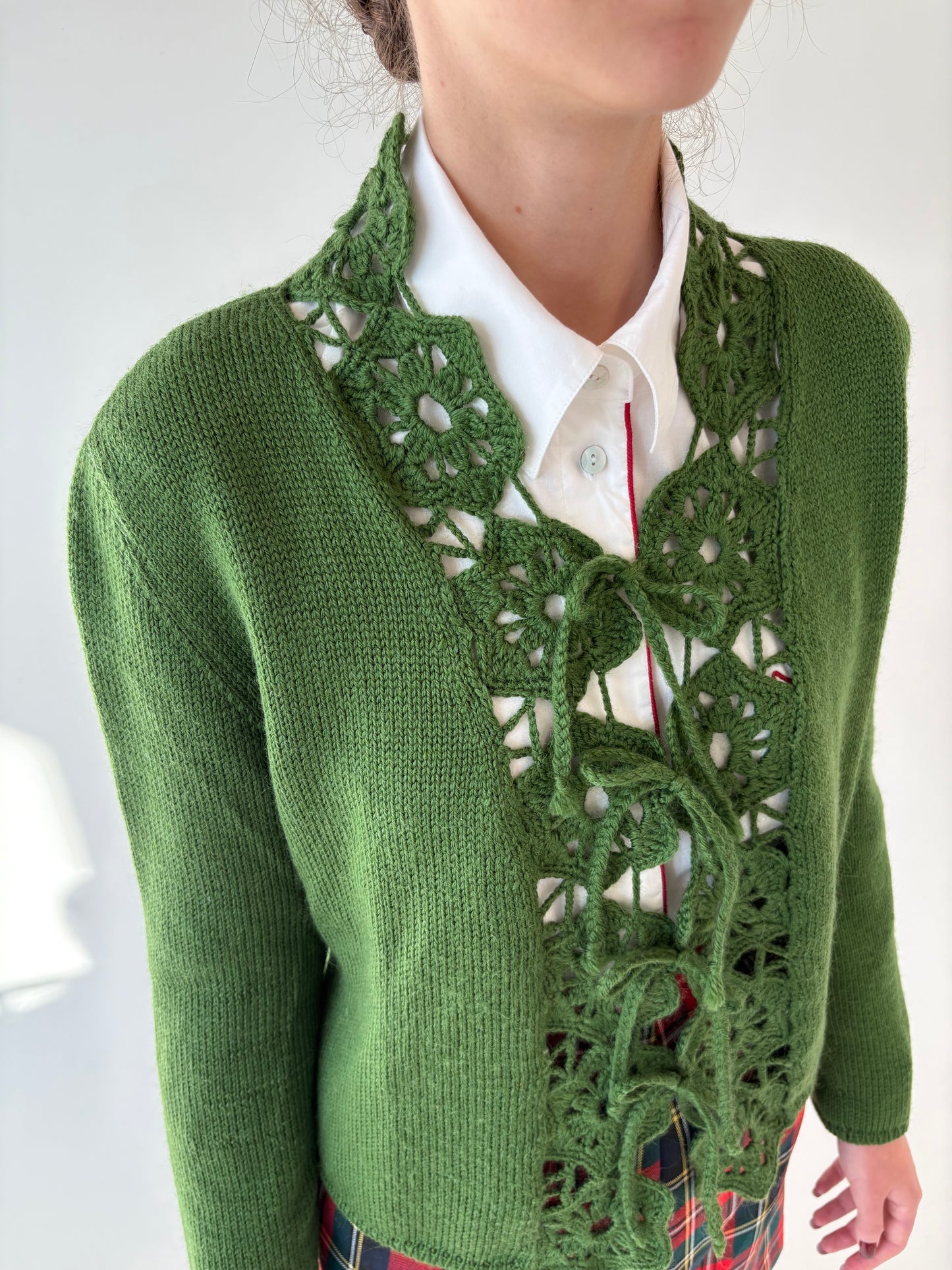 Cardigan vintage lucrat manual din lana extrafina de gramaj mare ușor reglabil