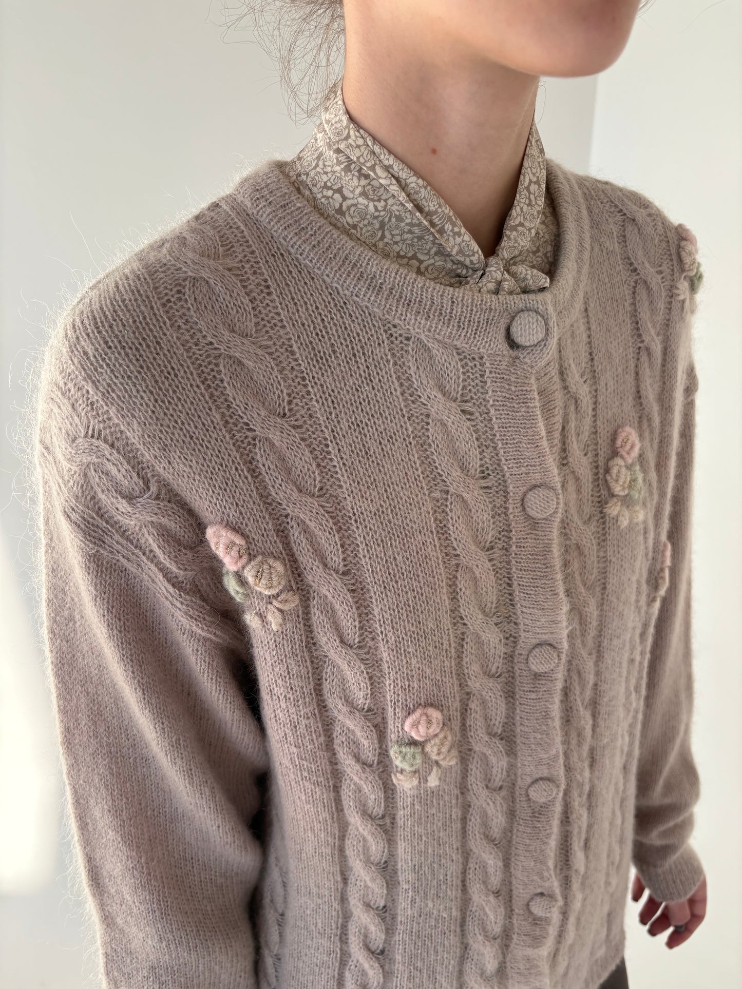 Cardigan vintage dusty pink brodat manual 3D din baby mohair