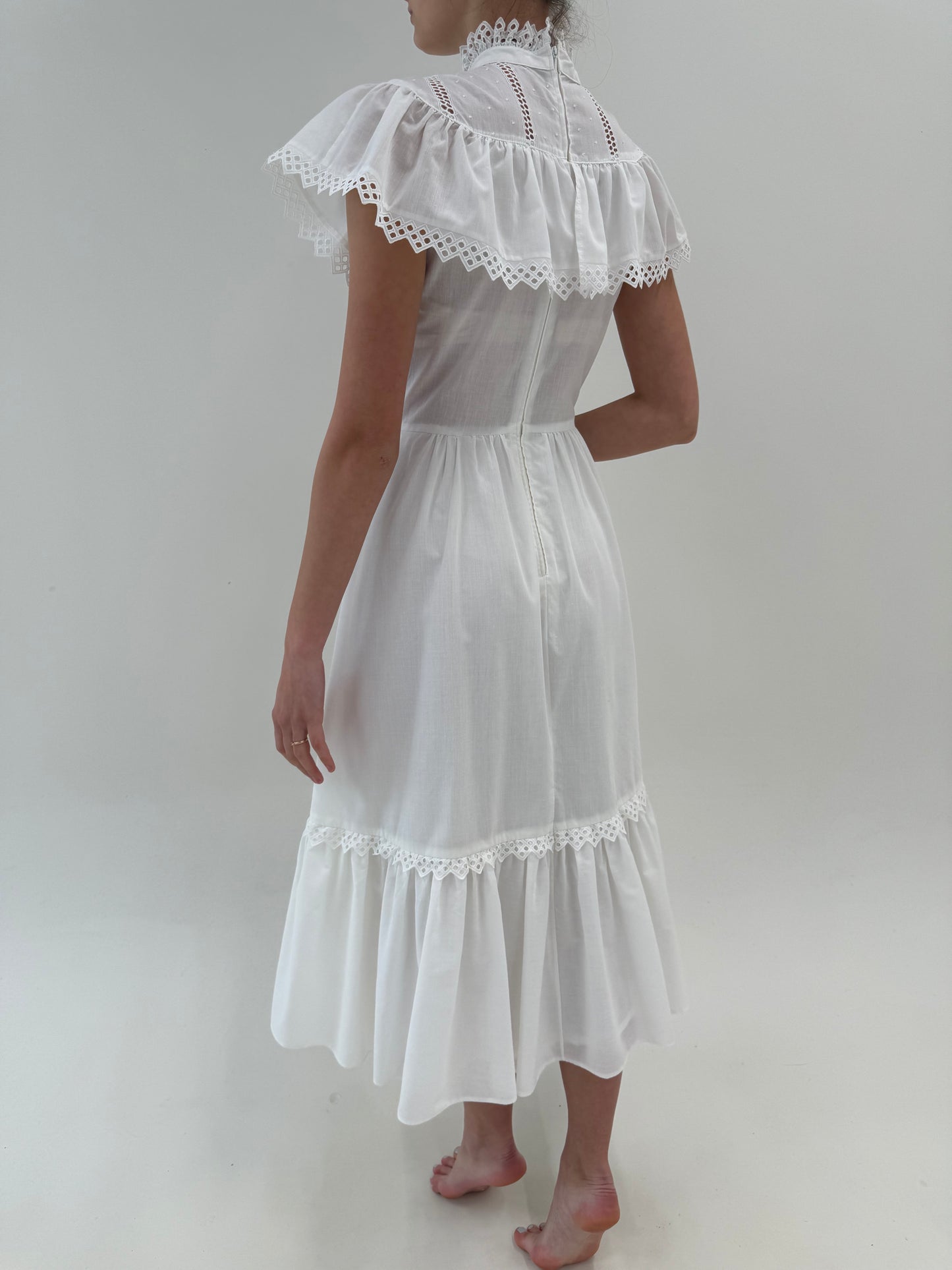 Rochie vintage spectaculoasă maxi cu broderie manuală și talie ultra înaltă