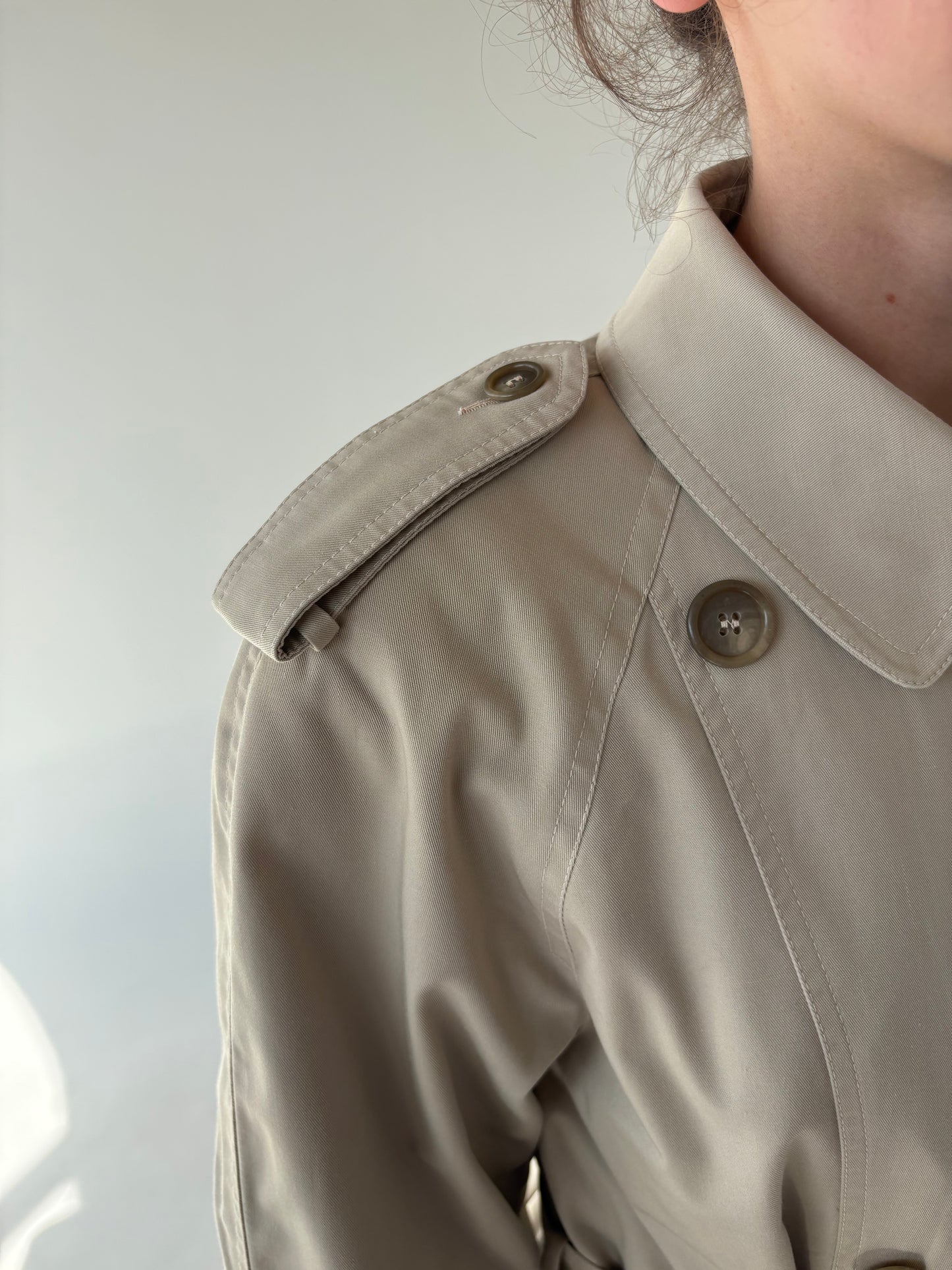Trench vintage nude impermeabil cu talie marcată reglabilă