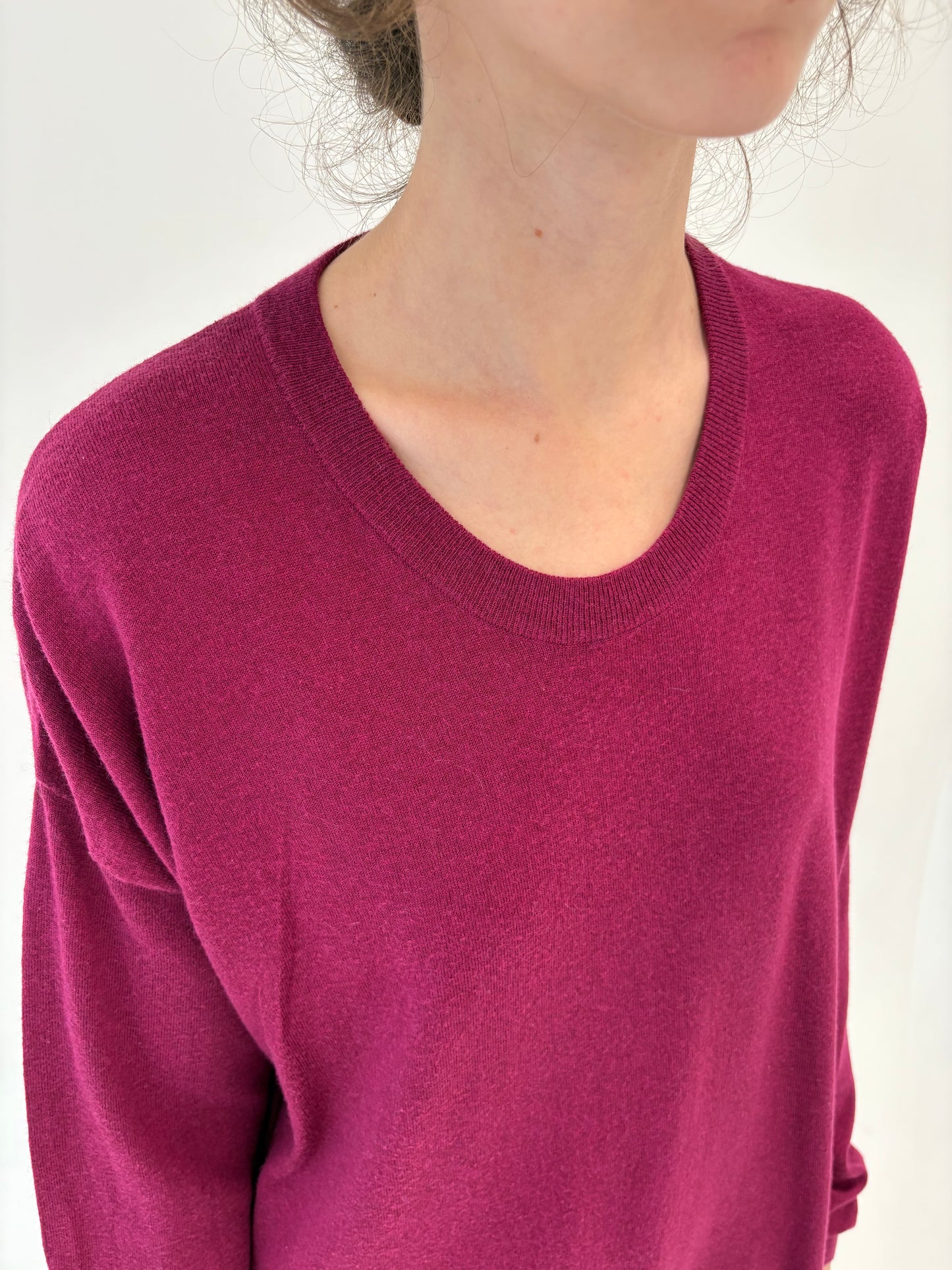 Pulover tall dark fucsia din mix de lm a extrafina  în croi lejer a