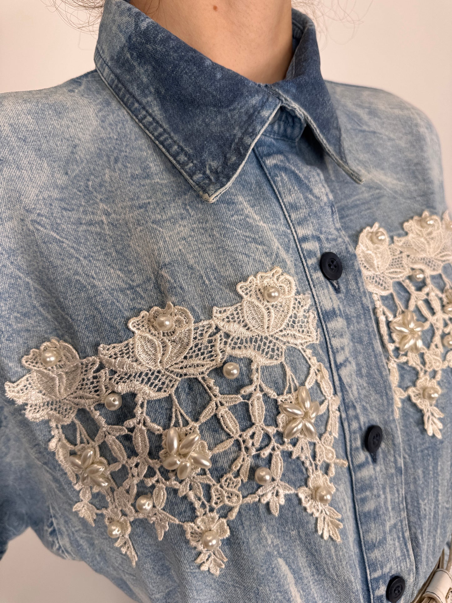 Rochie vintage de jeans cu aplicații de dantelă macrame și perle