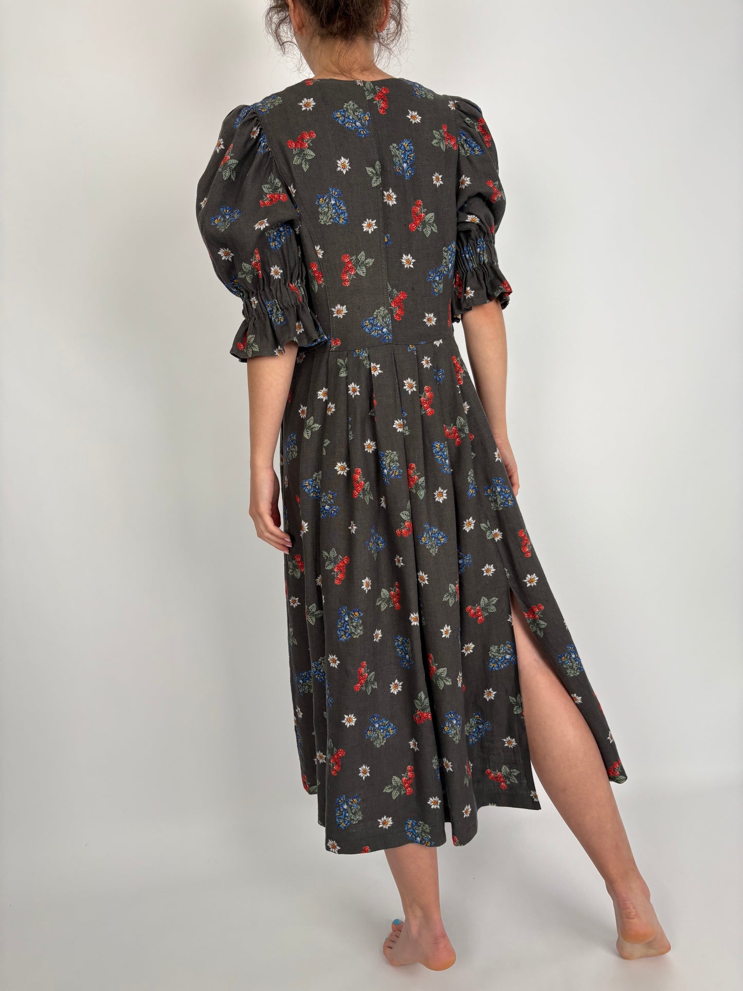 Rochie vintage din pânză grea de in cu talie ultra marcată și corsaj