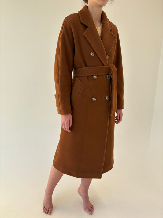 Palton caramel din stofă plină de lana cu cordon și cusături decorative