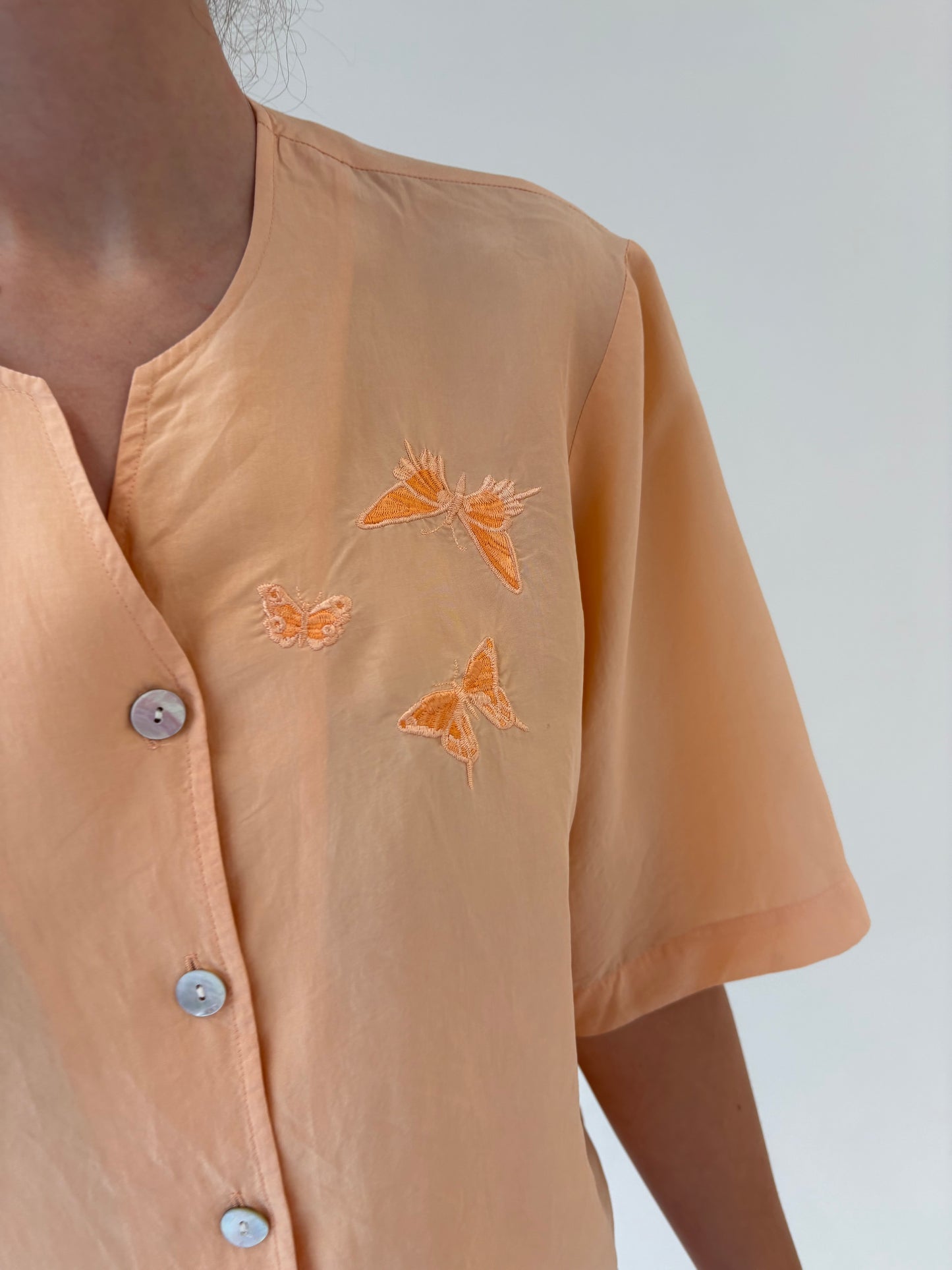 Cămașa din mătase naturală salmon orange cu broderie