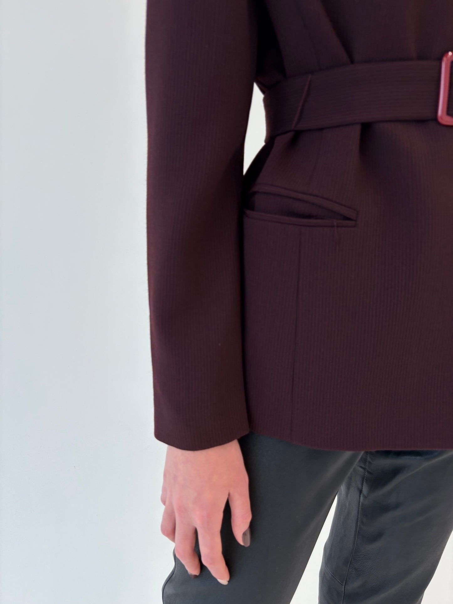 Jacheta dark burgundy cu talie marcată din stofă de lana extrafina