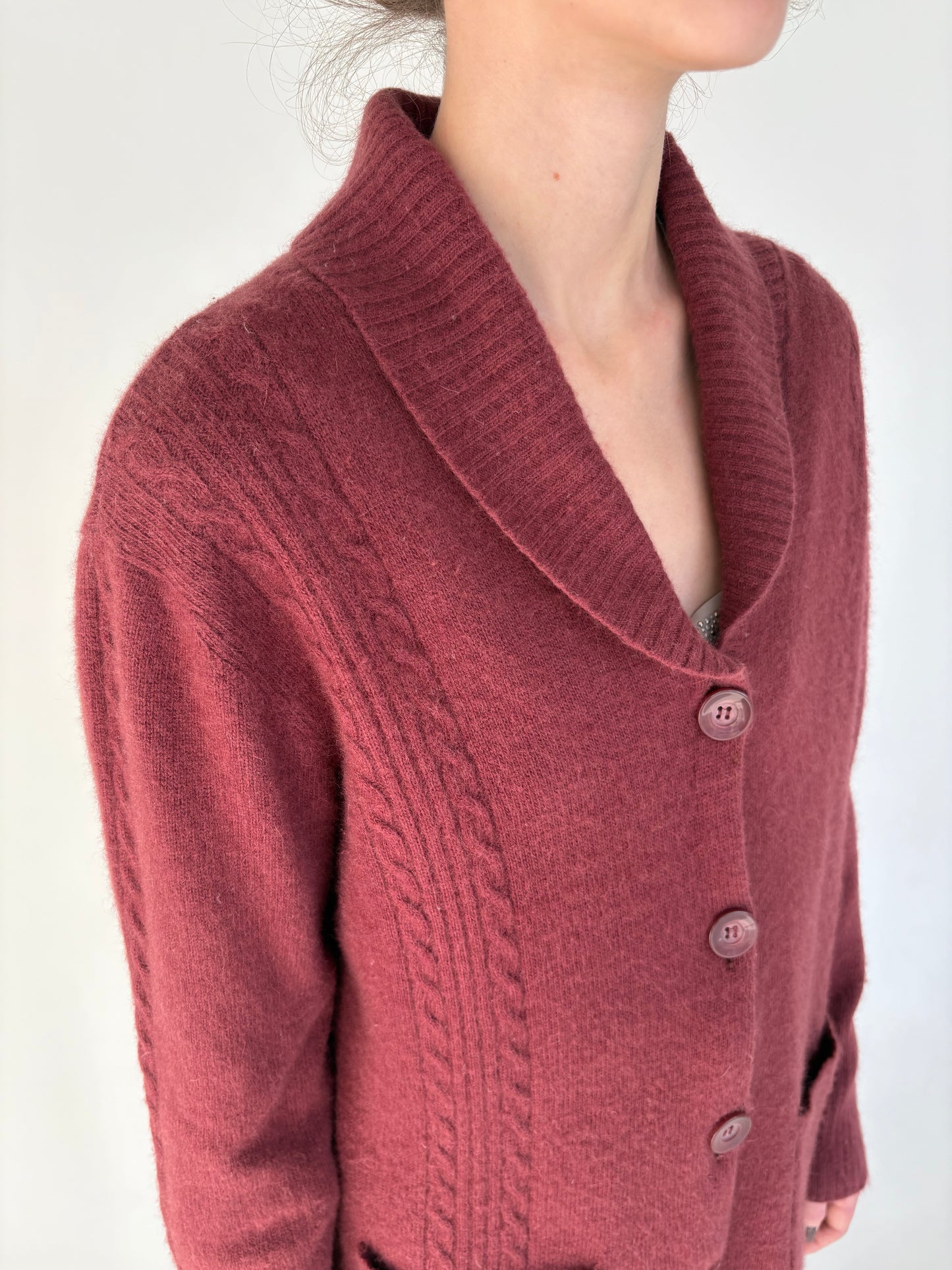 Cardigan gros în culoare superbă cu torsade din lana plină extrafina
