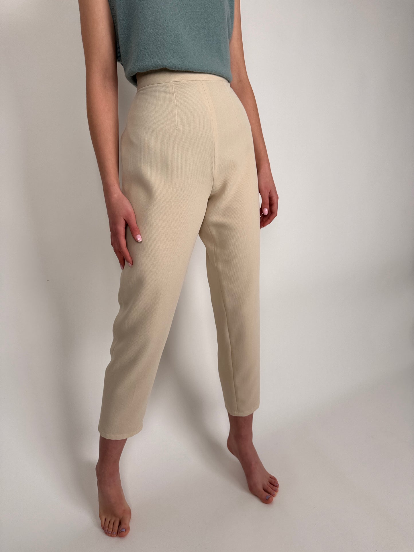 Pantaloni țigaretă linen nude cu talie ultra înaltă marcată