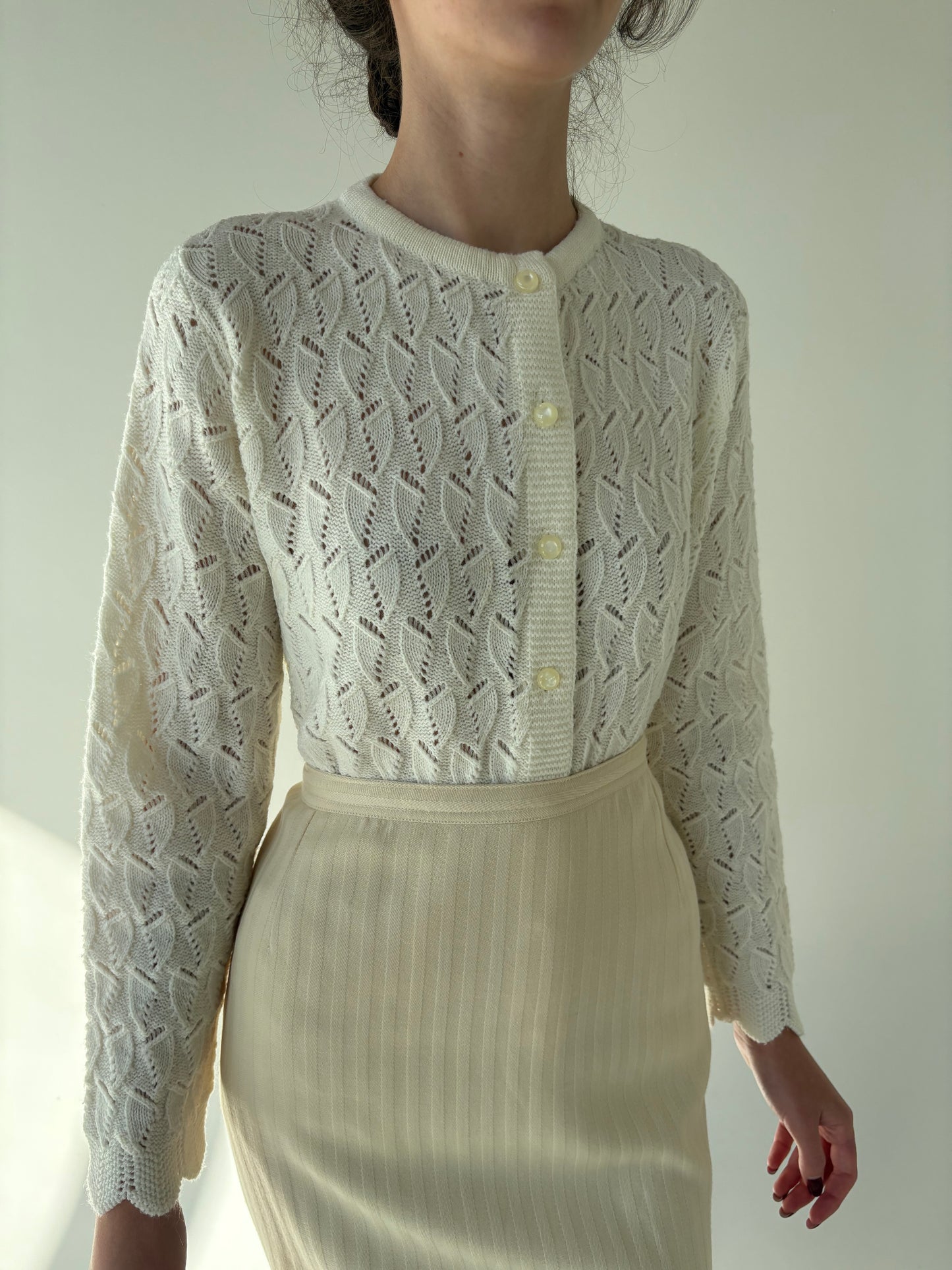 Cardigan vintage butter white dantelat din lana fina plină