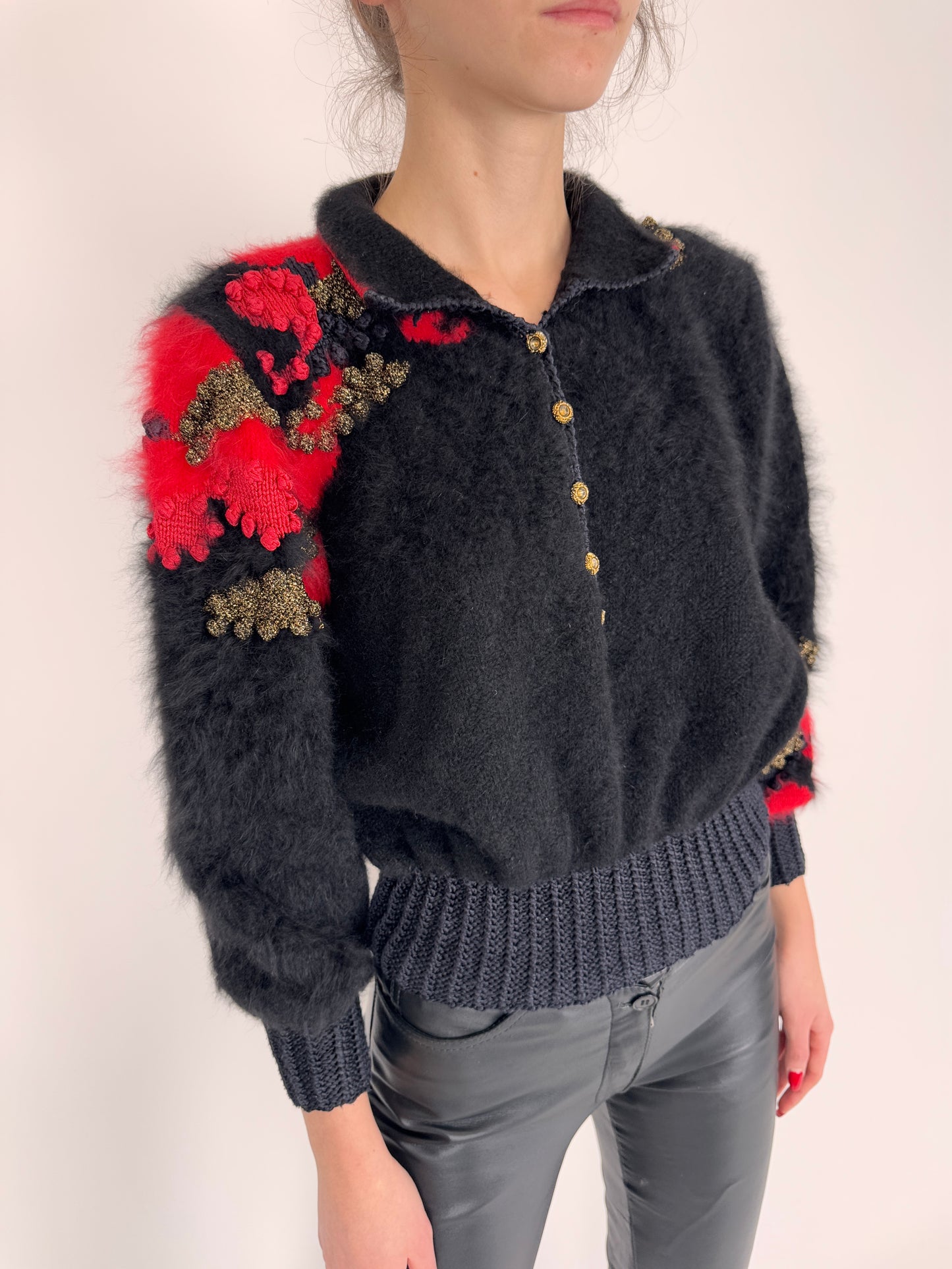 Pulover vintage din lana extrafina și Angora cu aplicații 3D