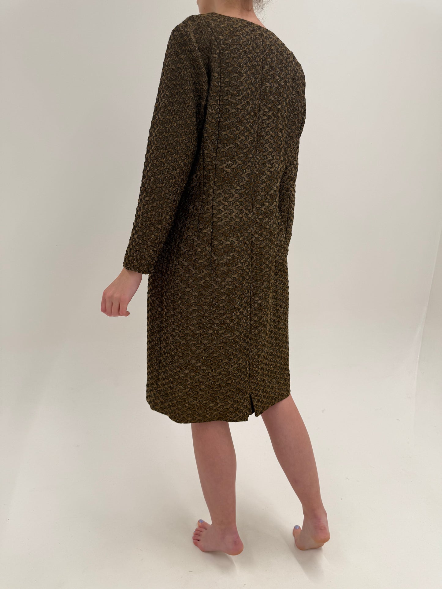 Rochie old vintage early 60s in silueta seath din jacquard muted gold de colecție