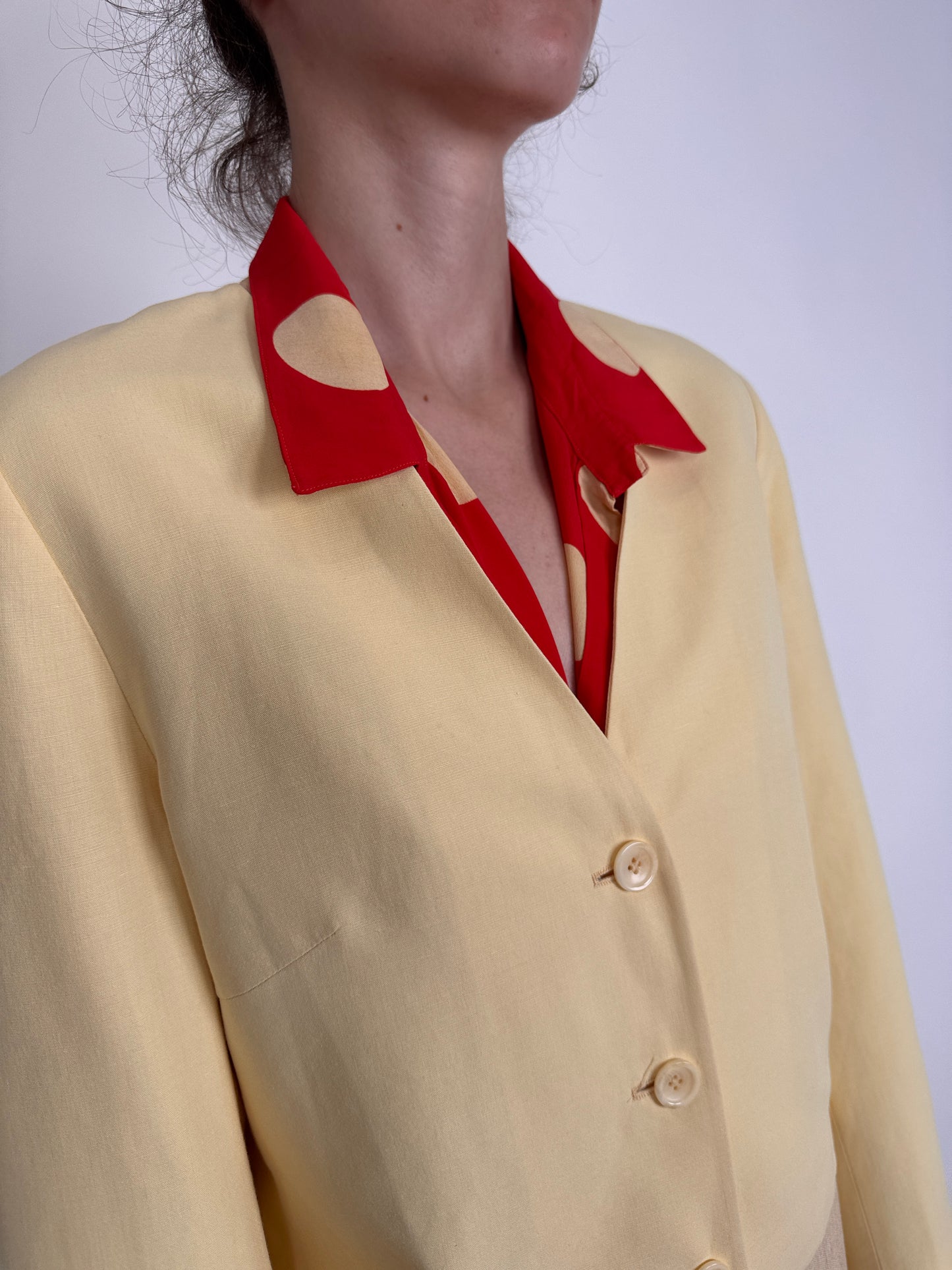 Sacou butter yellow din pânză în croi minimalist