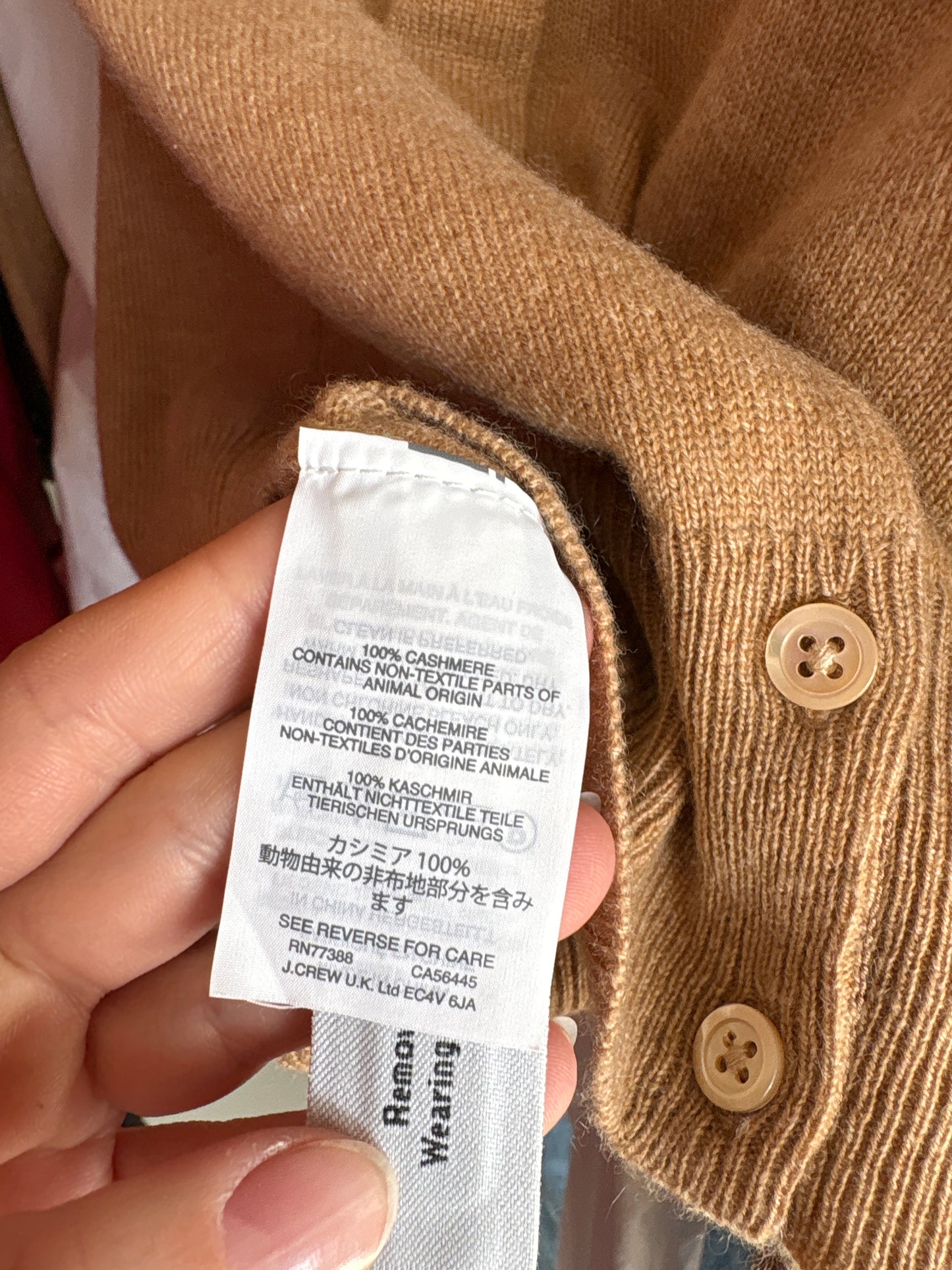 Cardigan camel din cașmir în croi cambrat