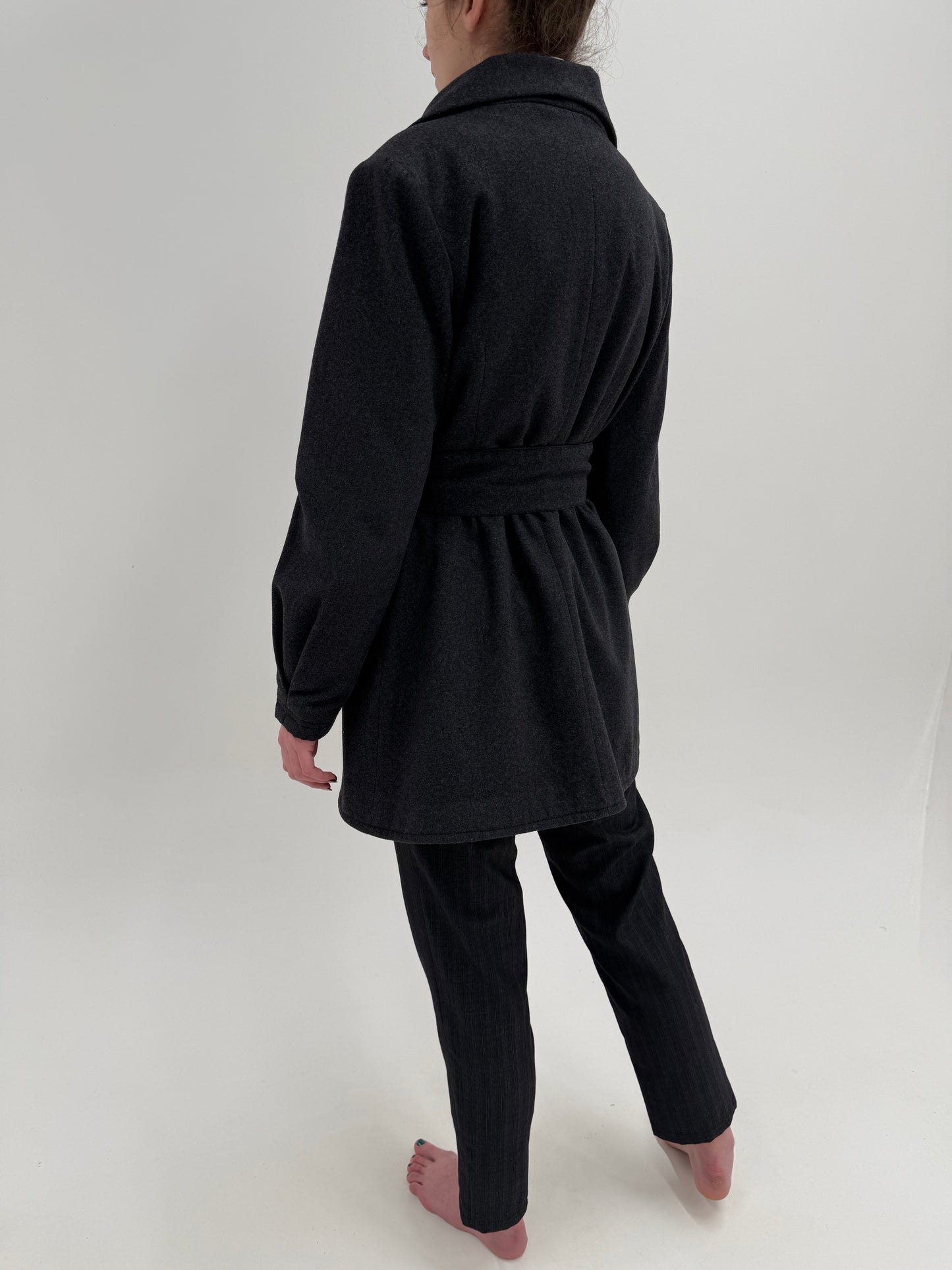 Palton din stofă plină excepțională de lana și extrafina cu guler amplu și cordon lat