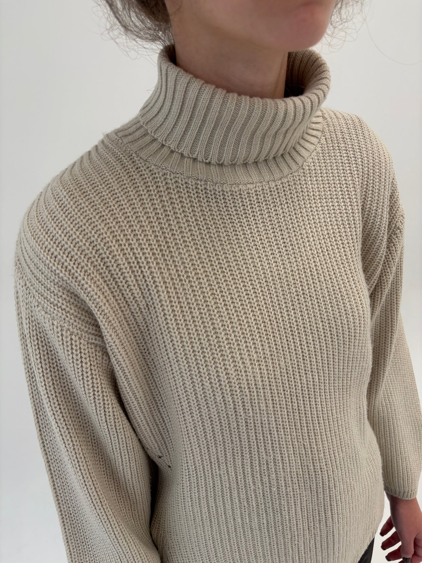 Maleta italiană off white petite in croi lejer din lana extrafina groasă