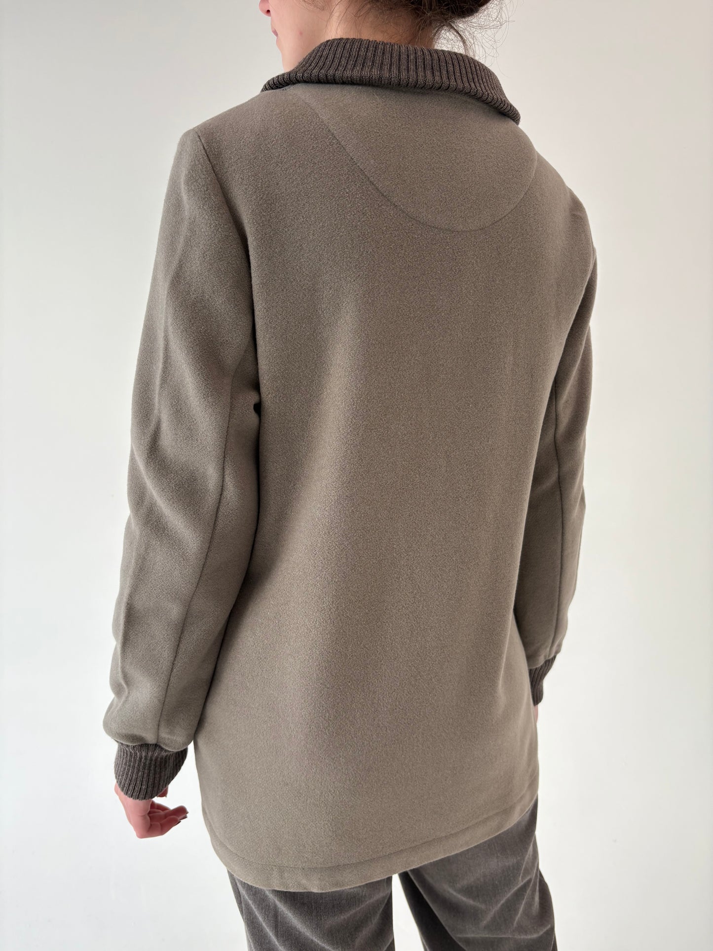 Jacheta din lana plina cu influențe casual gri colorat