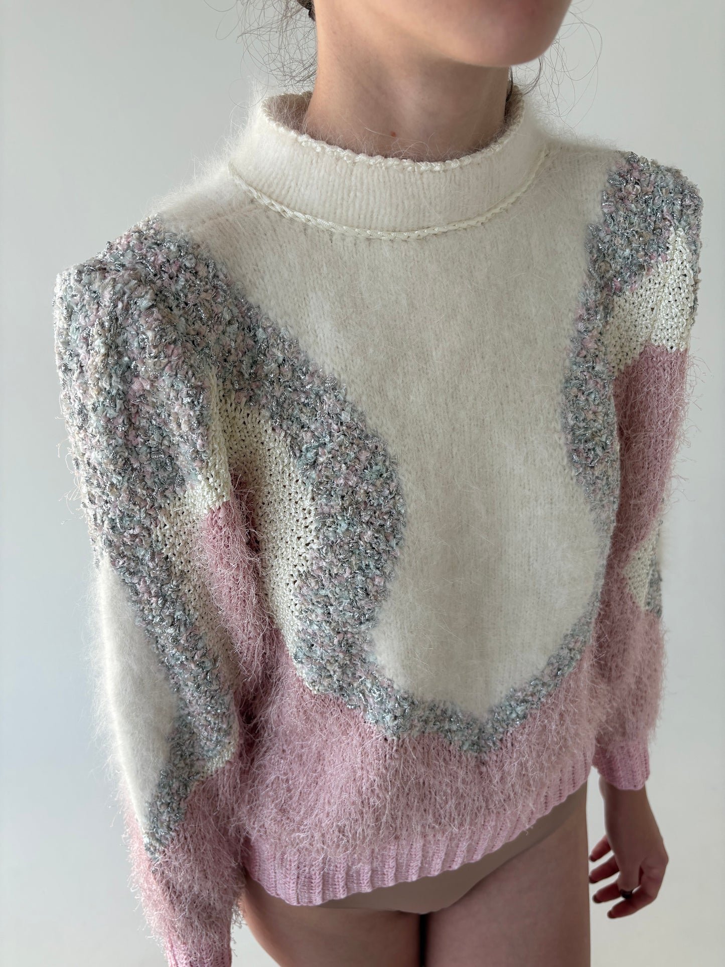 Pulover vinatge excepțional cu naturi bijuterie și 3 tipuri de tricot