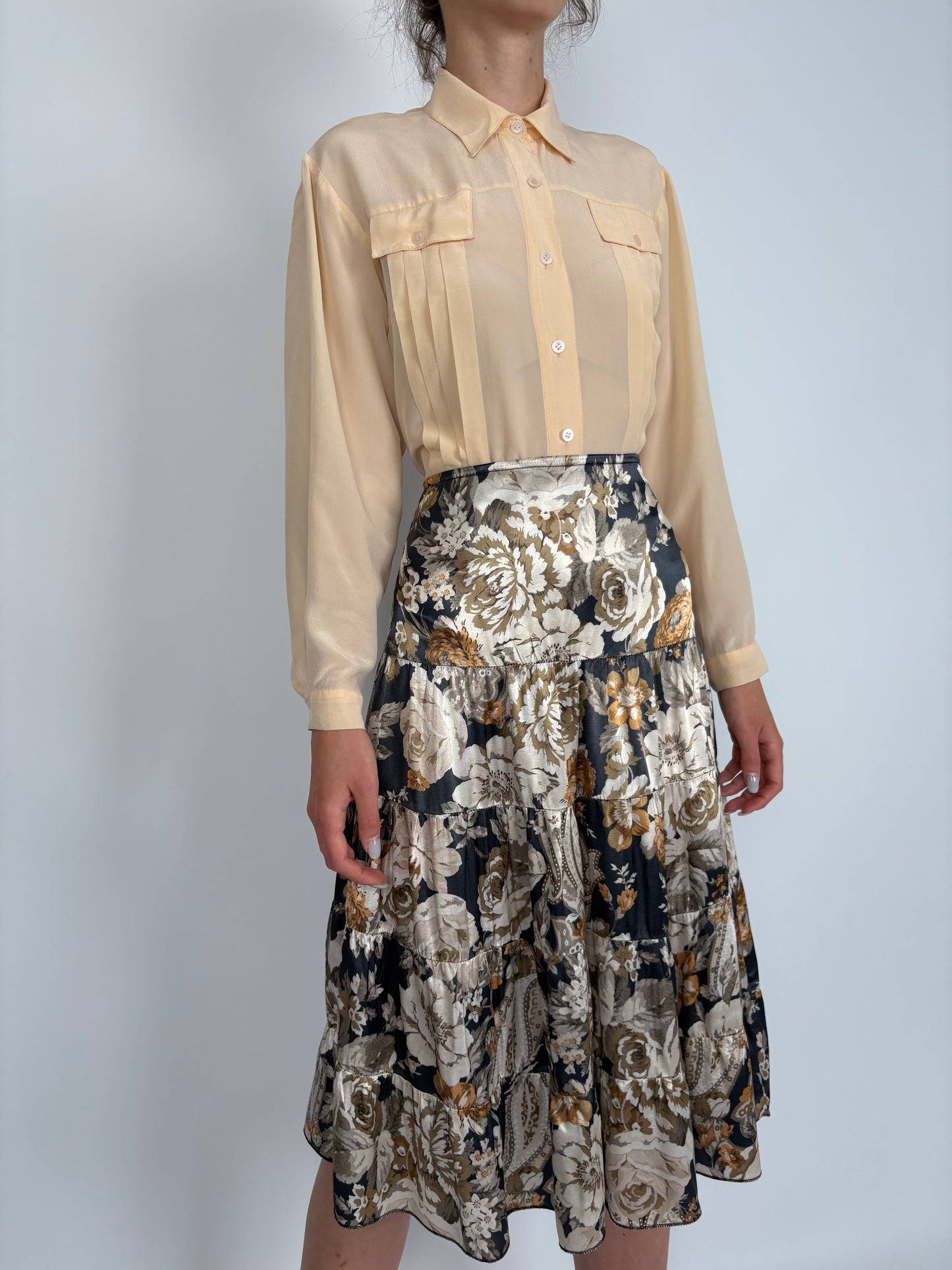 Fustă vintage satinata cu talie înaltă și print floral superb în culori neutre