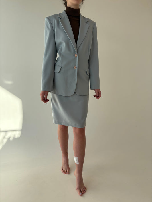 Deux piece baby blue în stil clasic revenit în trend din lana extrafina