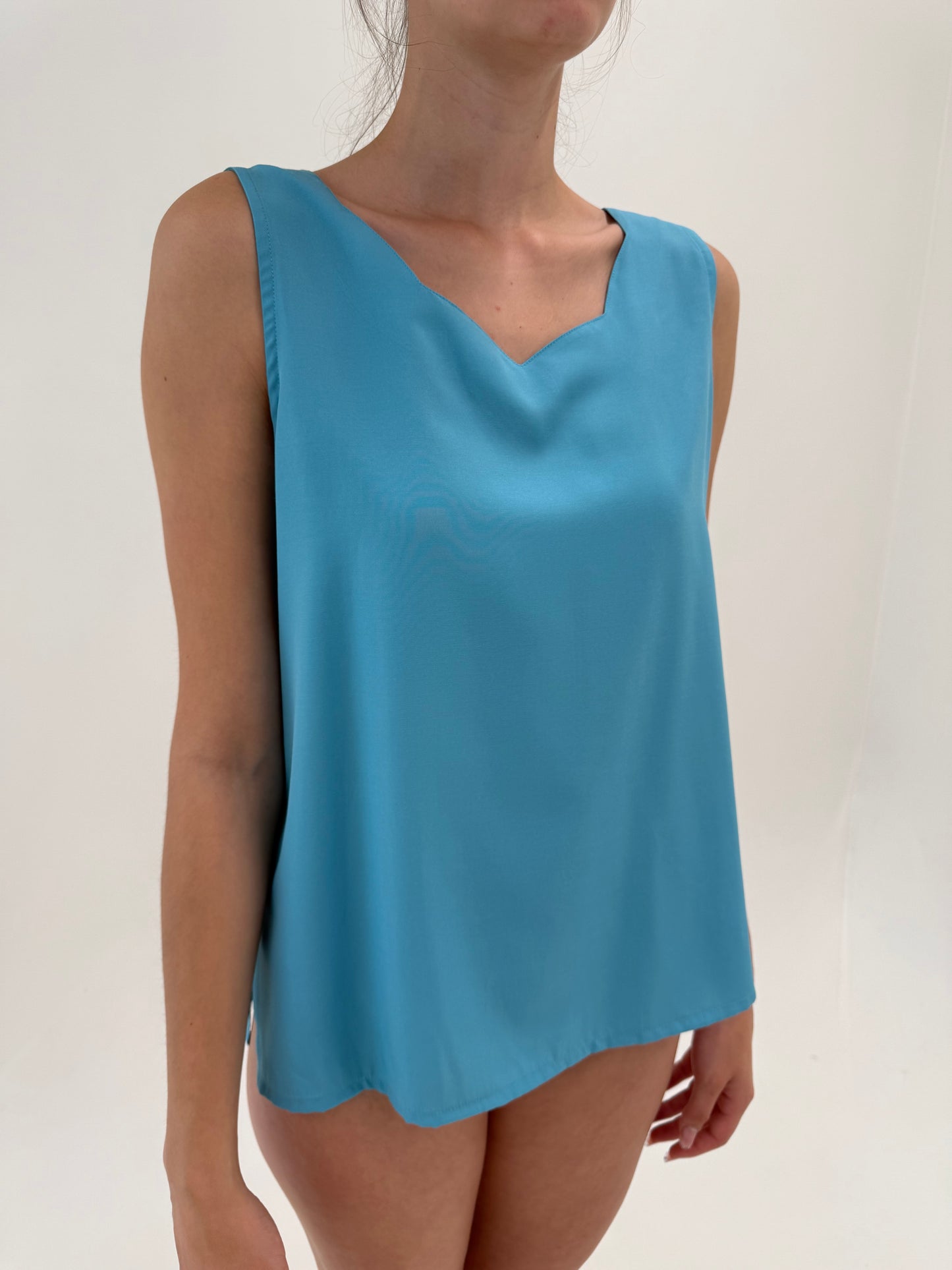 Top vintage turcoaz în croi minimalist din pânză fină