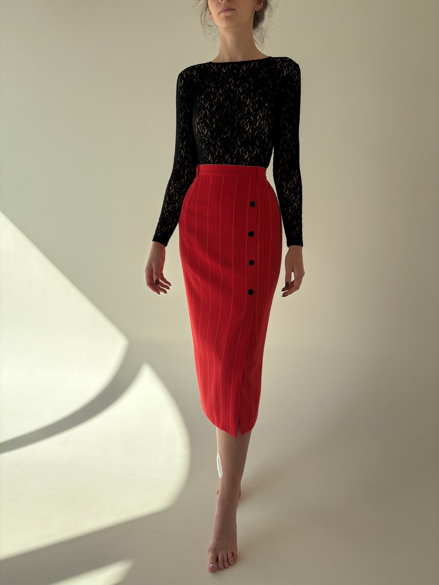 Fustă cherry red midi spre maxi din stofă de lana extrafina cu dungi fine