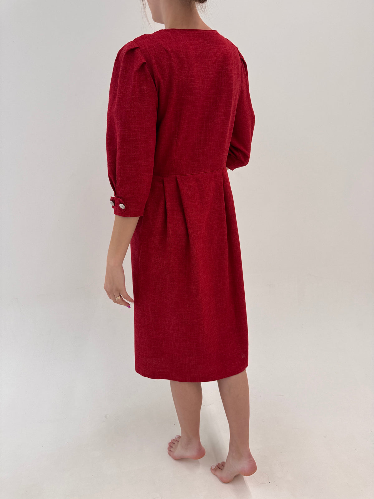 Rochie vintage ruby red cu Corsaj din pânză de in și nasturi metalici argintii brushed