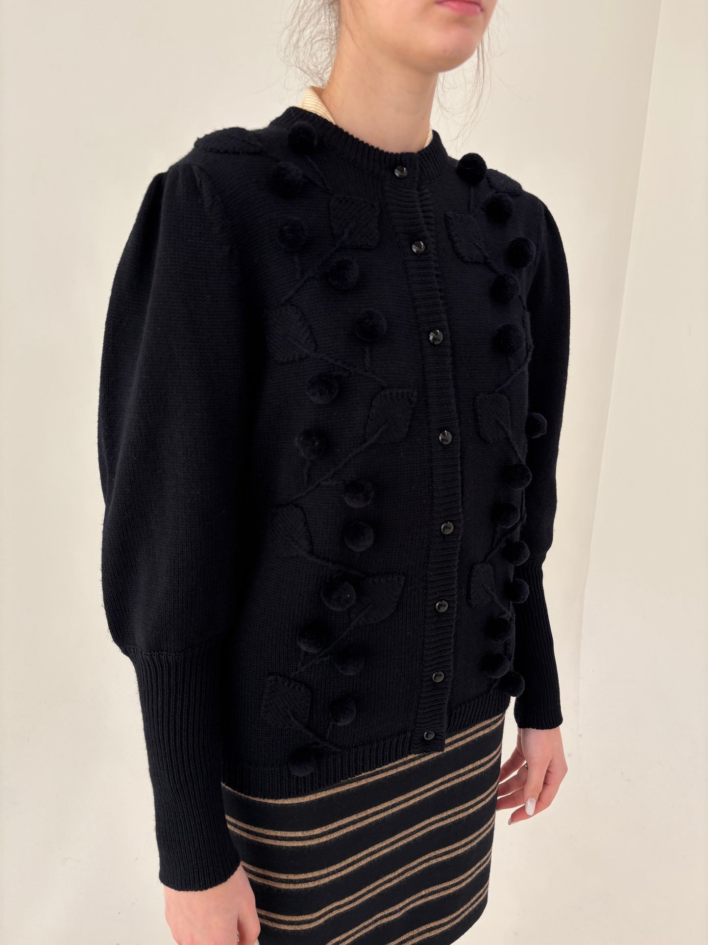 Jacheta neagră italiană vintage cu aplicații manuale 3D și manșete ultra înalte