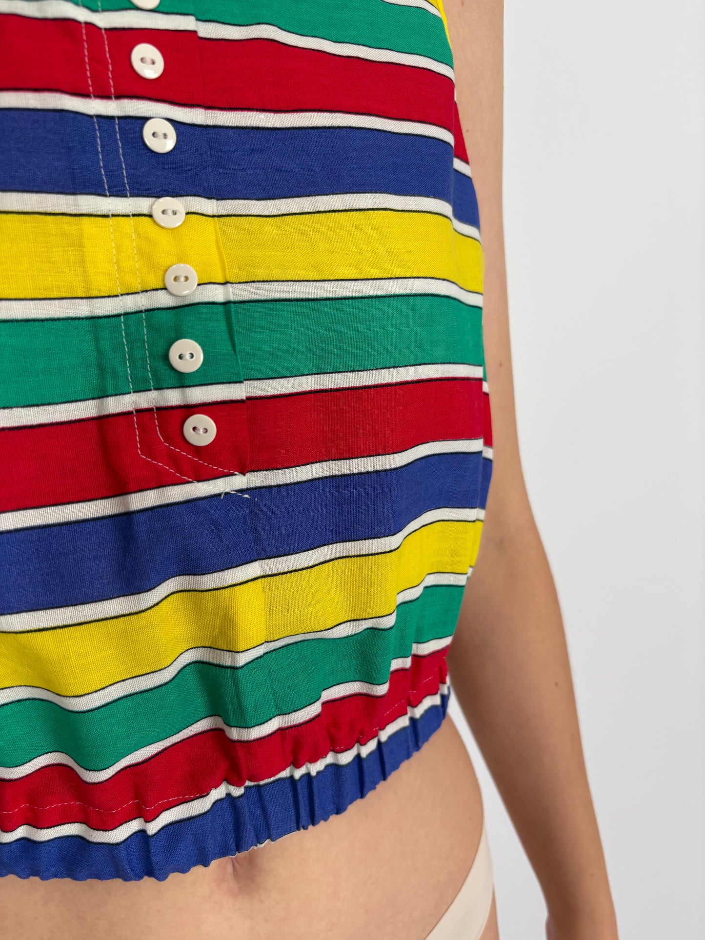 Top vintage din pânză de bumbca în croi cropped și culori tari