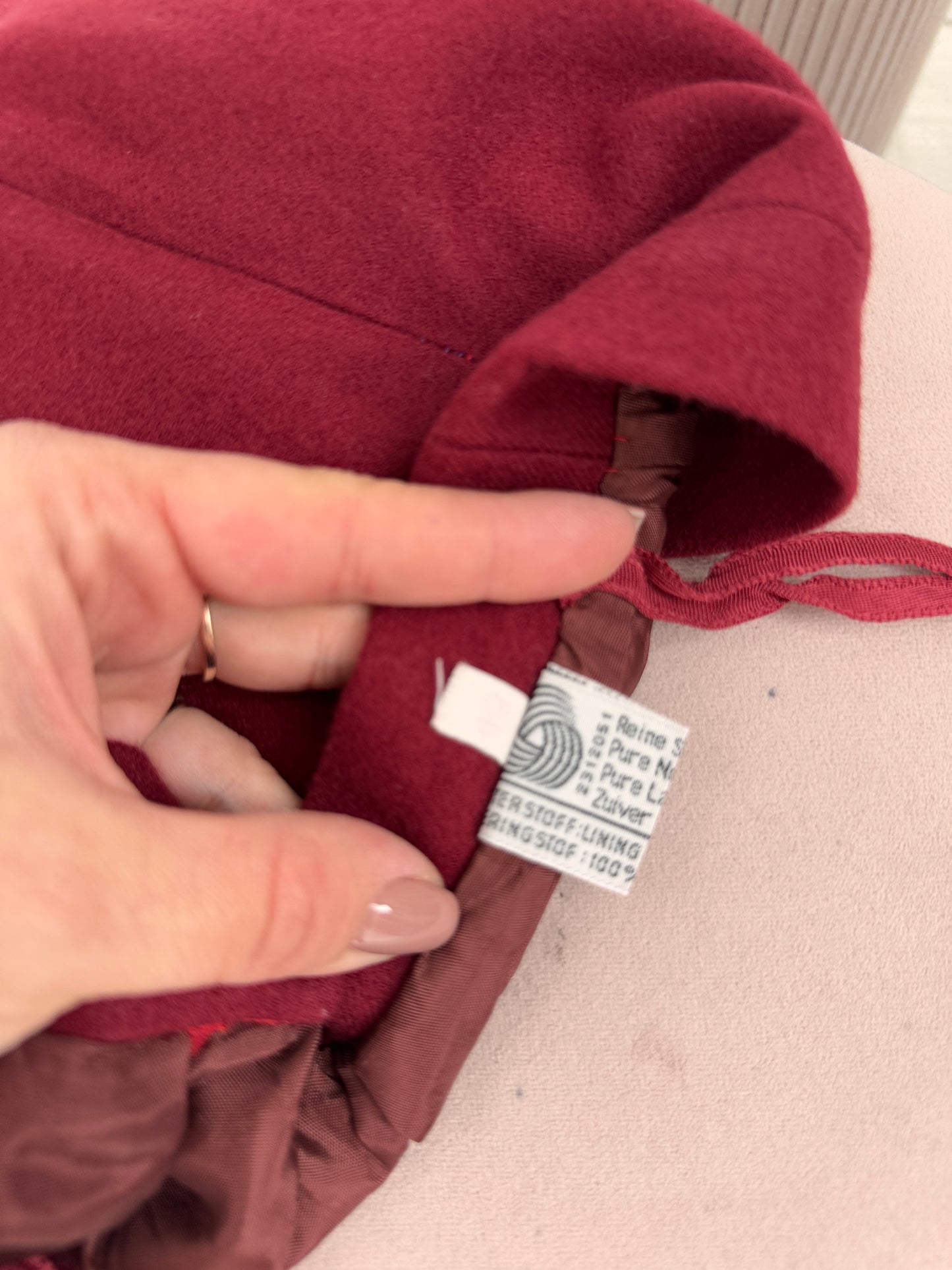 Fustă burgundy din lana pura extrafina cu talie înaltă marcată