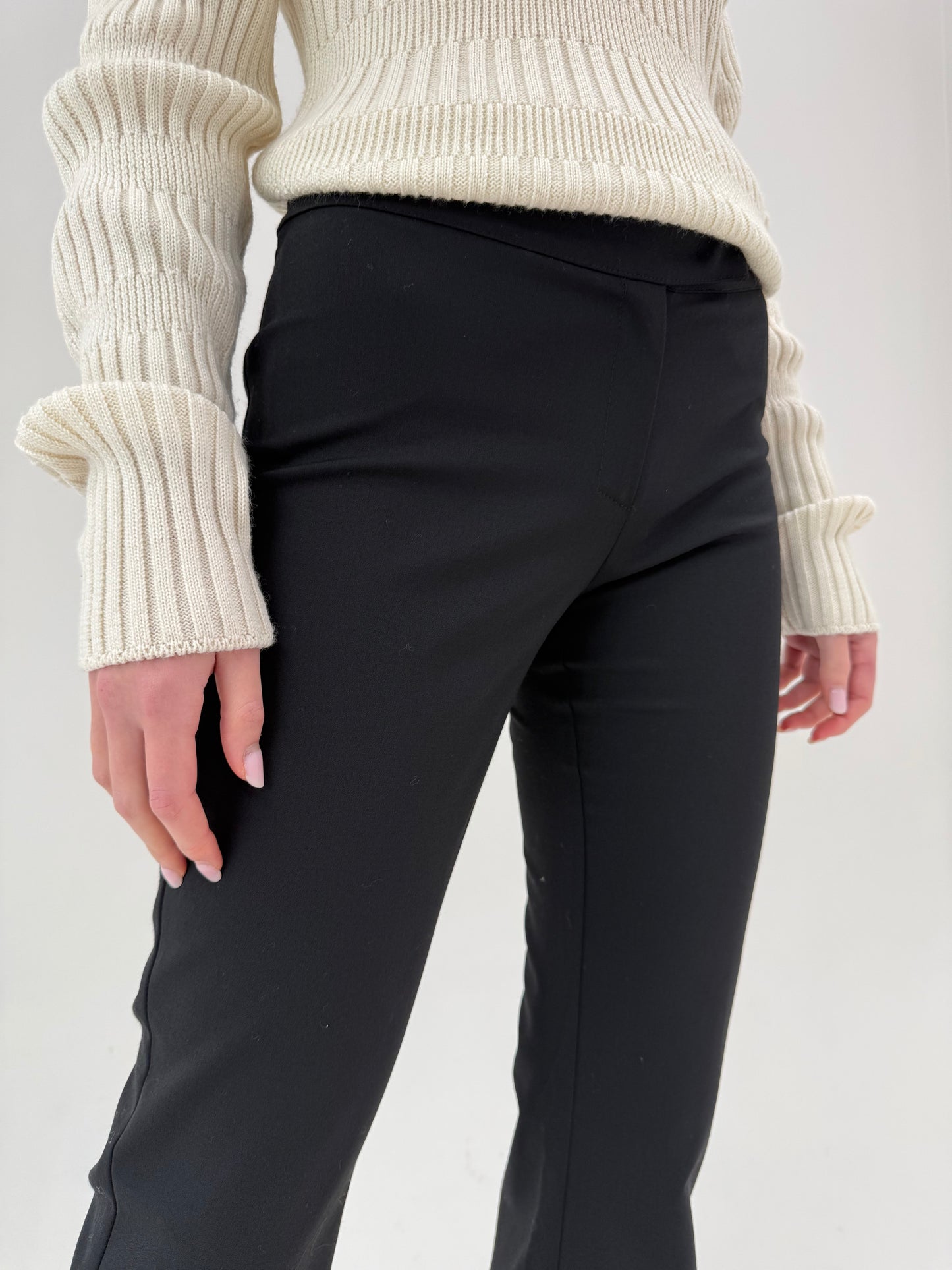 Pantaloni negri de brand luxury italian în croi evazat tall din lana extrafina confort