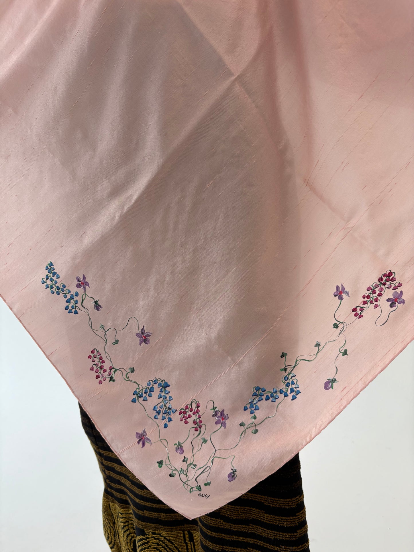 Eșarfă vintage powder Pink pictată manual din mătase naturală dupioni