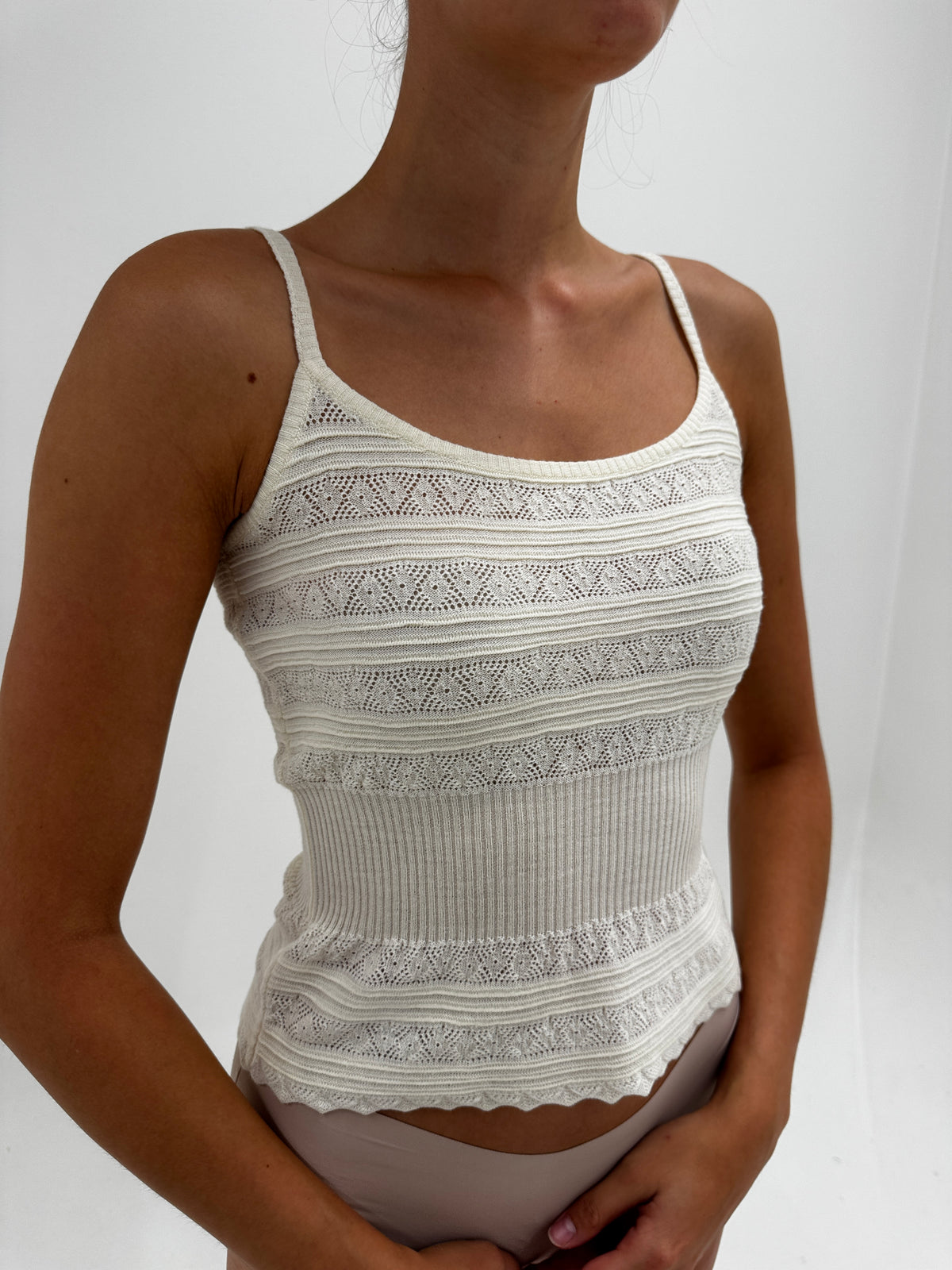 Top Moschino dantelat cu peplum din lana extrafina ivoire