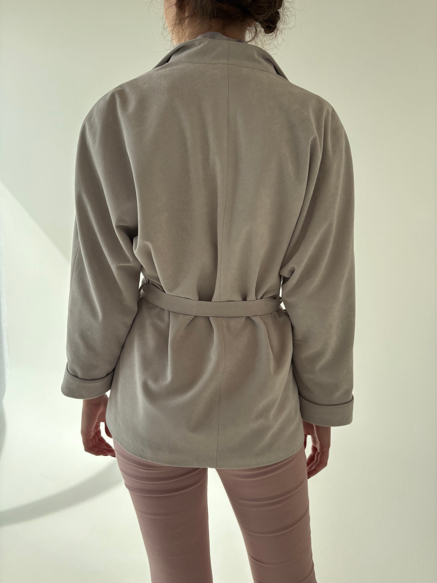 Sacou vintage petite warm gray cu talie marcată și aspect de piele întoarsă