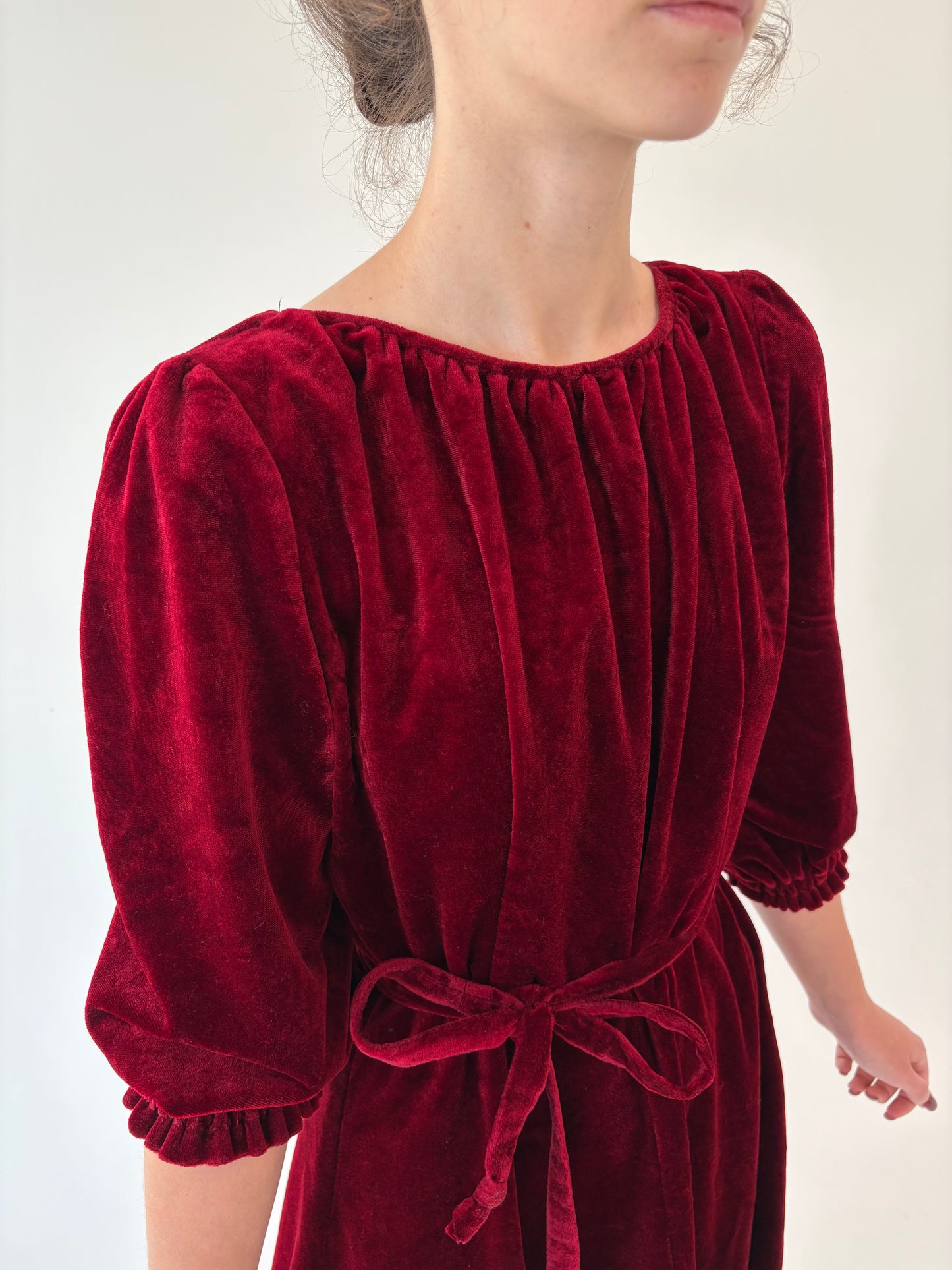 Rochie Old vintage anii 70 din catifea excepțională dark cherry red