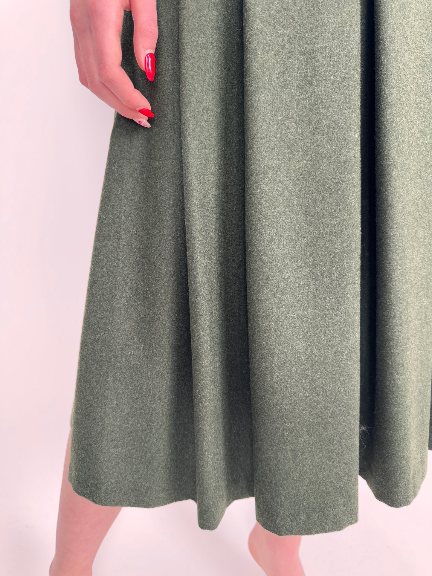 Fustă plisată midi spre maxi din stofă de lana plină hunter green