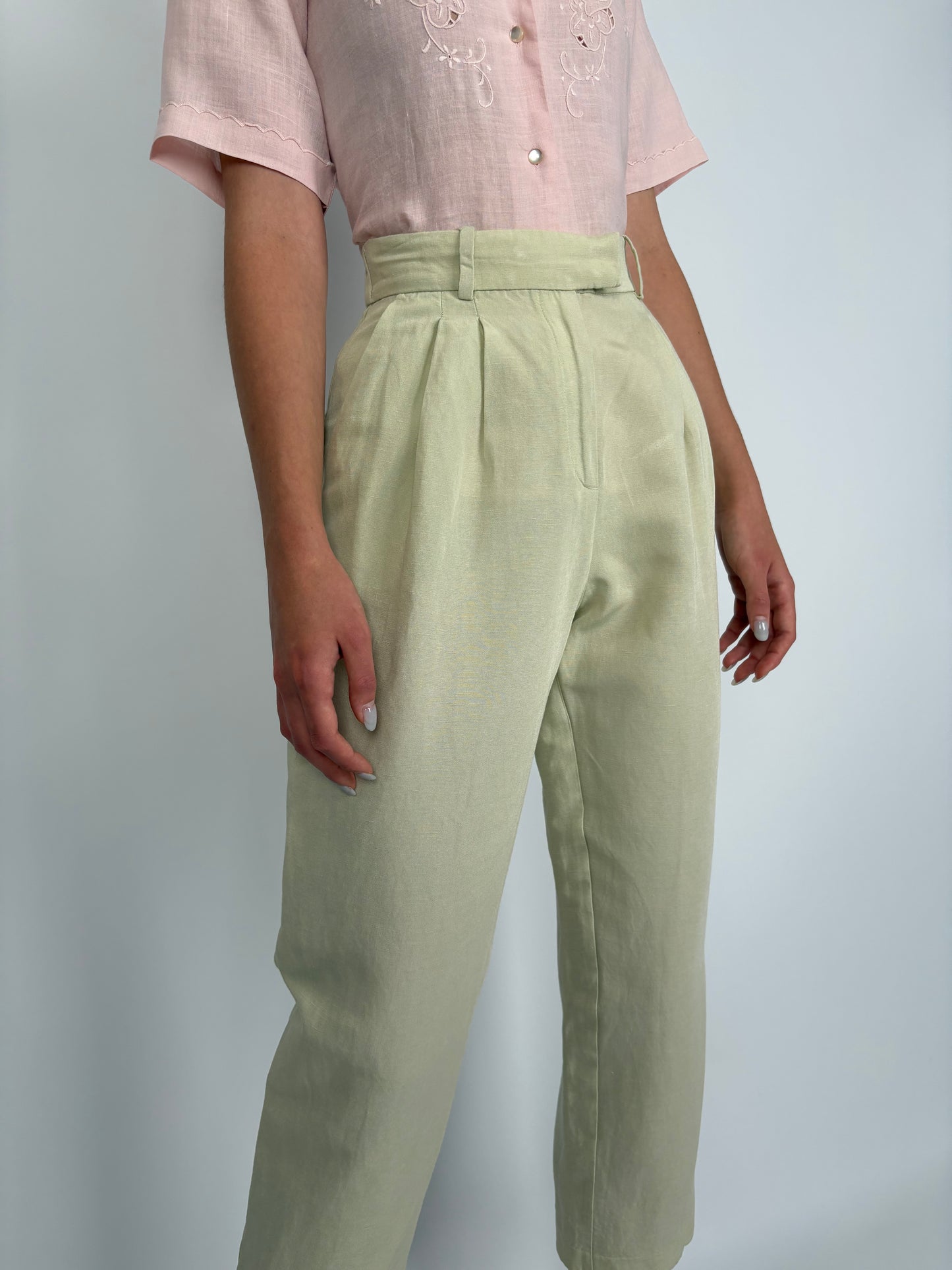 Pantaloni light nude cu talie ultra înaltă și pense din pânză