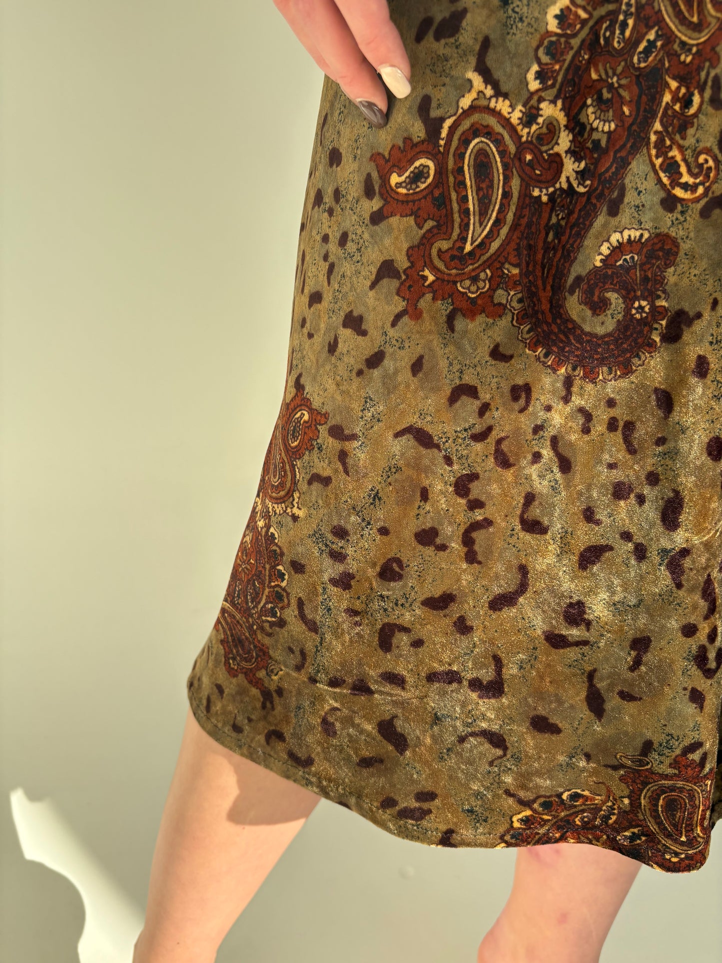 Fustă kaki vintage din catifea cu print paisley și talie ultra înaltă midi spre maxi