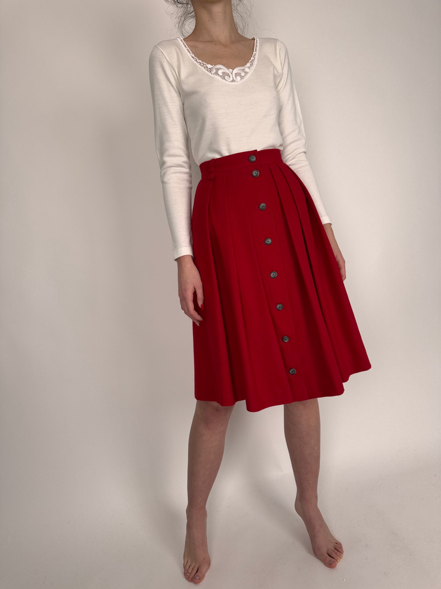 Fustă amplă plisată cherry red din lana plină extafina și talie marcată