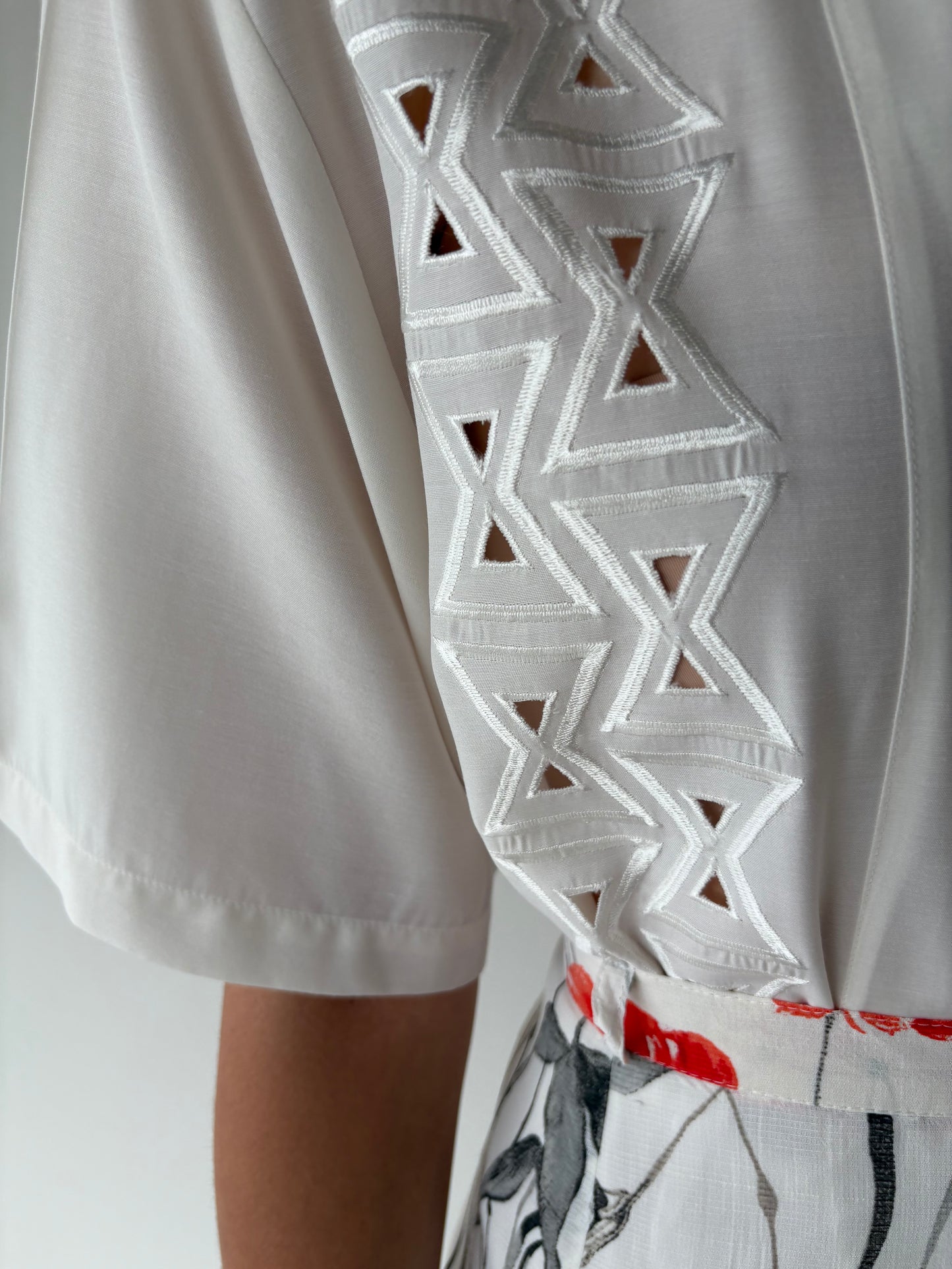 Cămașa vintage din panzica cu broderie anglaise