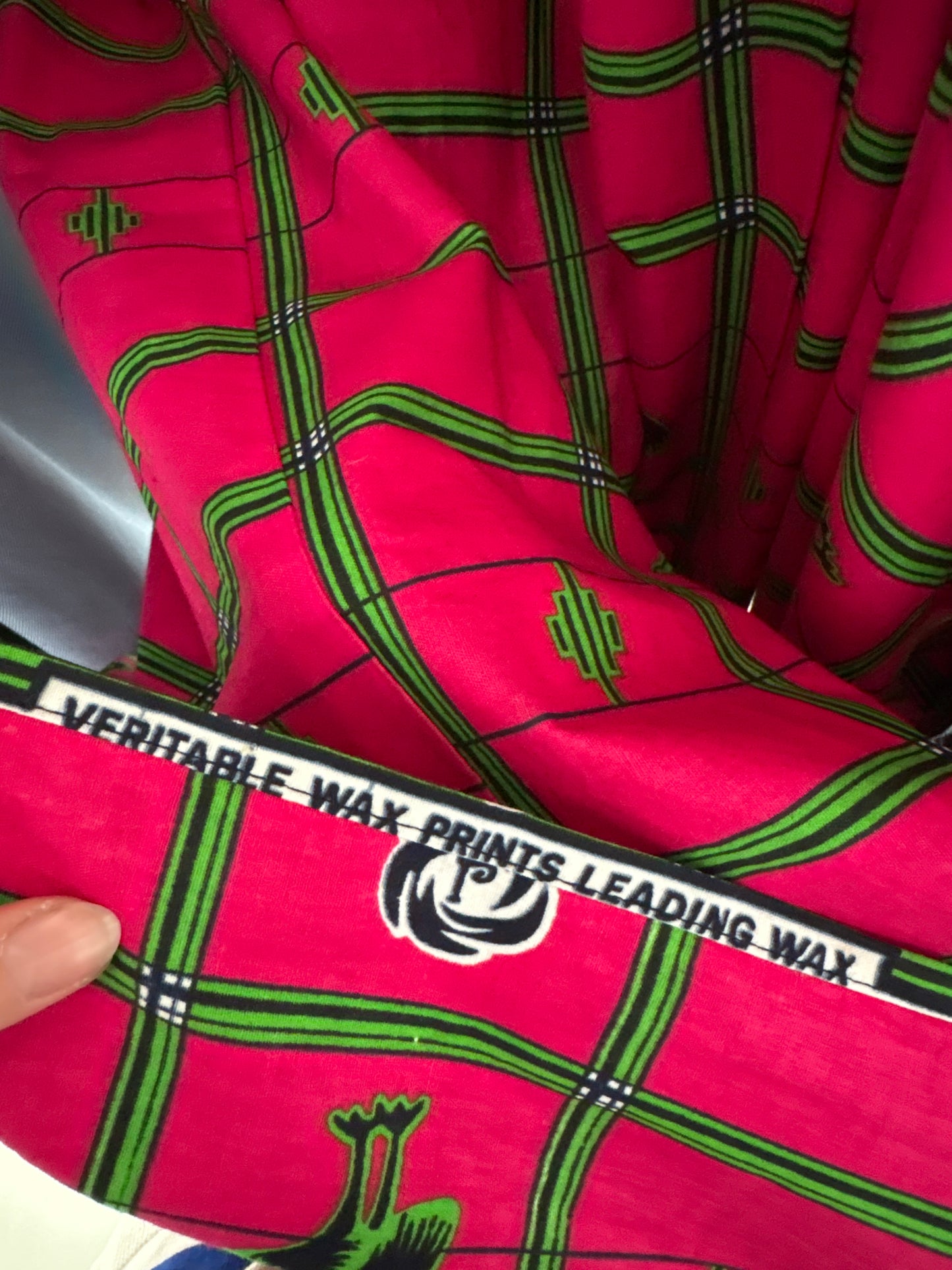 Rochie maxi fucsia din pânză de bumbac printat manual în croi deosebit