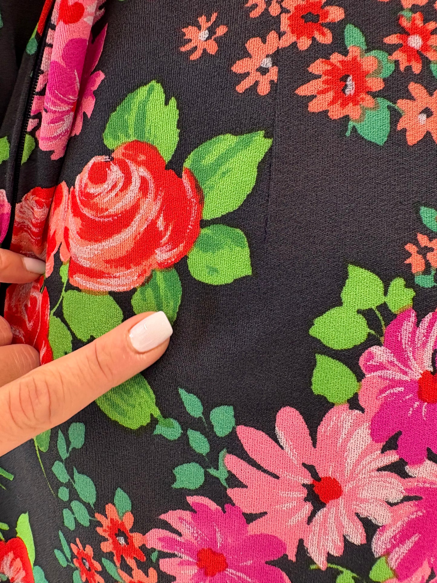 Rochie vintage cu print floral în culori tari din Georgette ușor strech