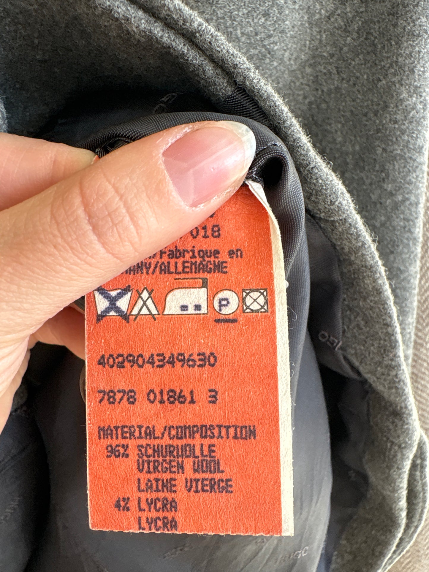 Jacheta Hugo Boss în croi super actual din lana plină extrafina confort