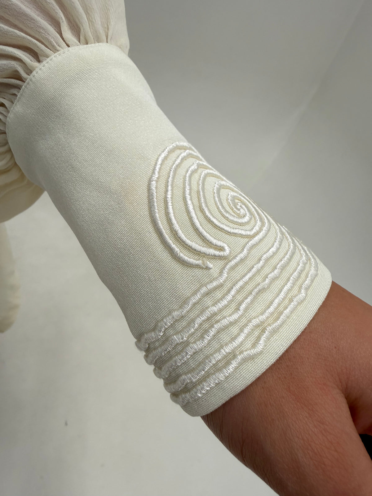 Cămașa vintage excepțională Pierre Cardin cu lucrătură 3D elaborată