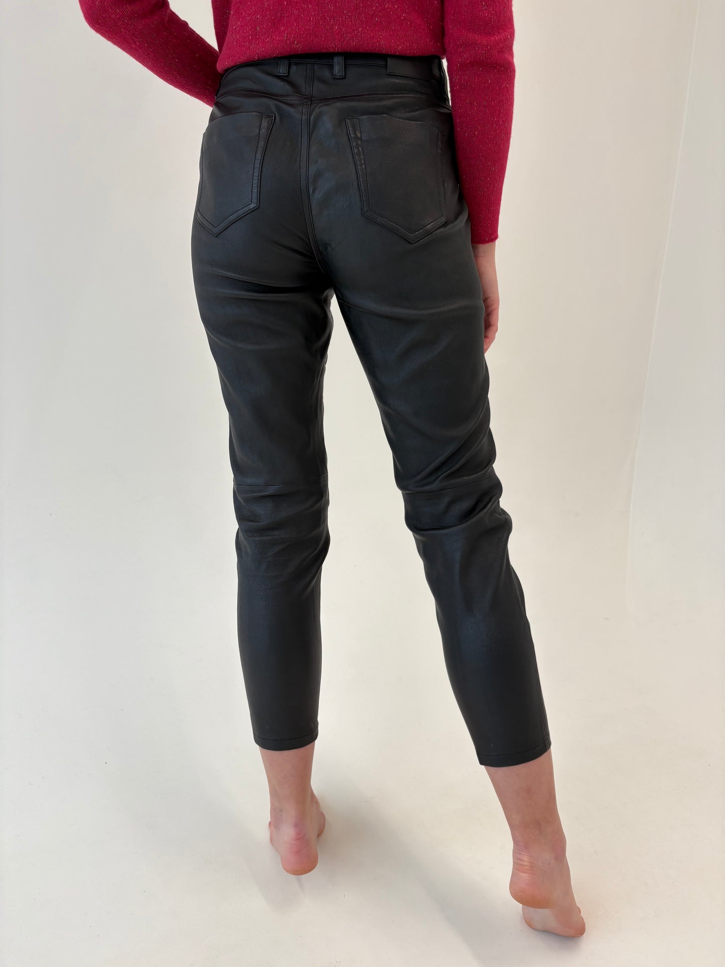Pantaloni petite din piele naturală ușor strech
